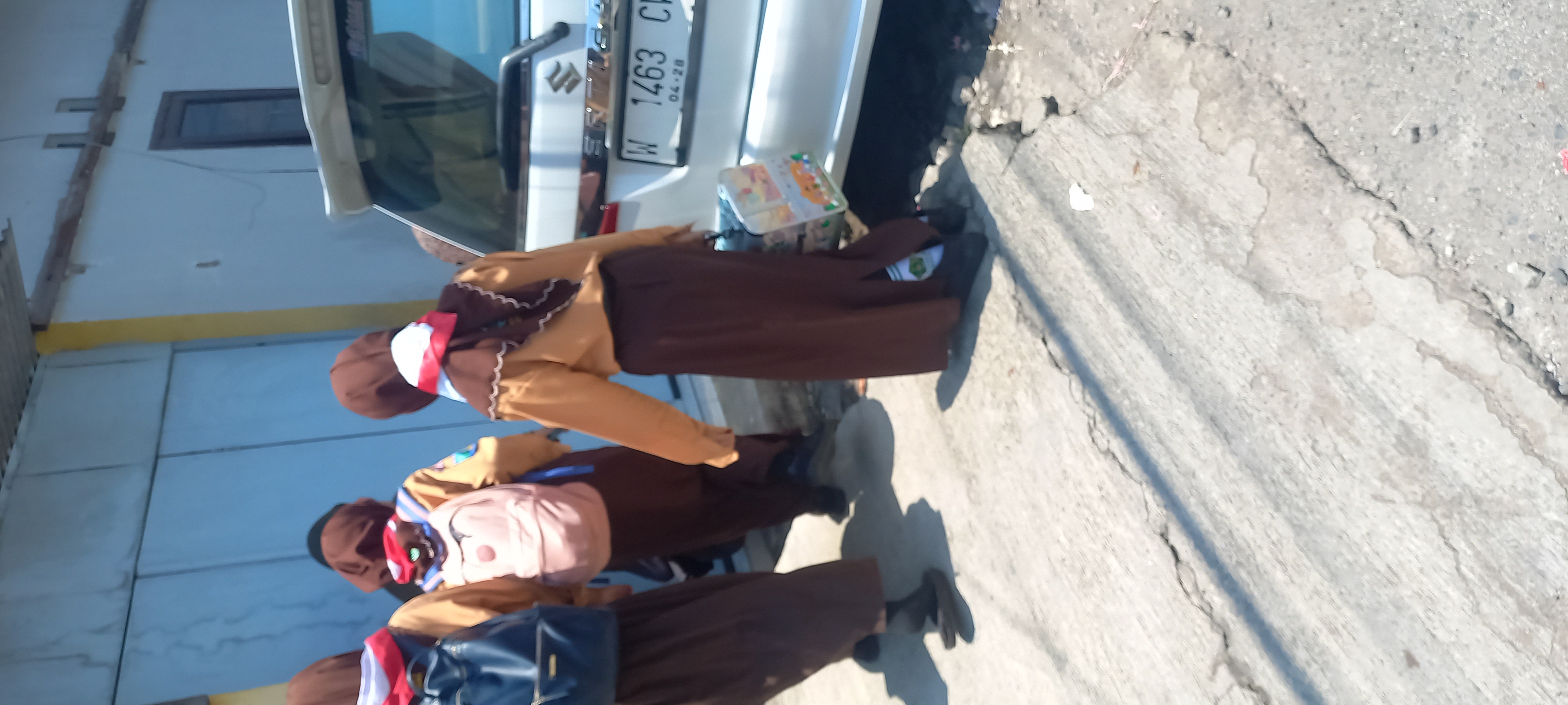 tamu dari MTSn gresik sdh selesai dan kembali plng...
