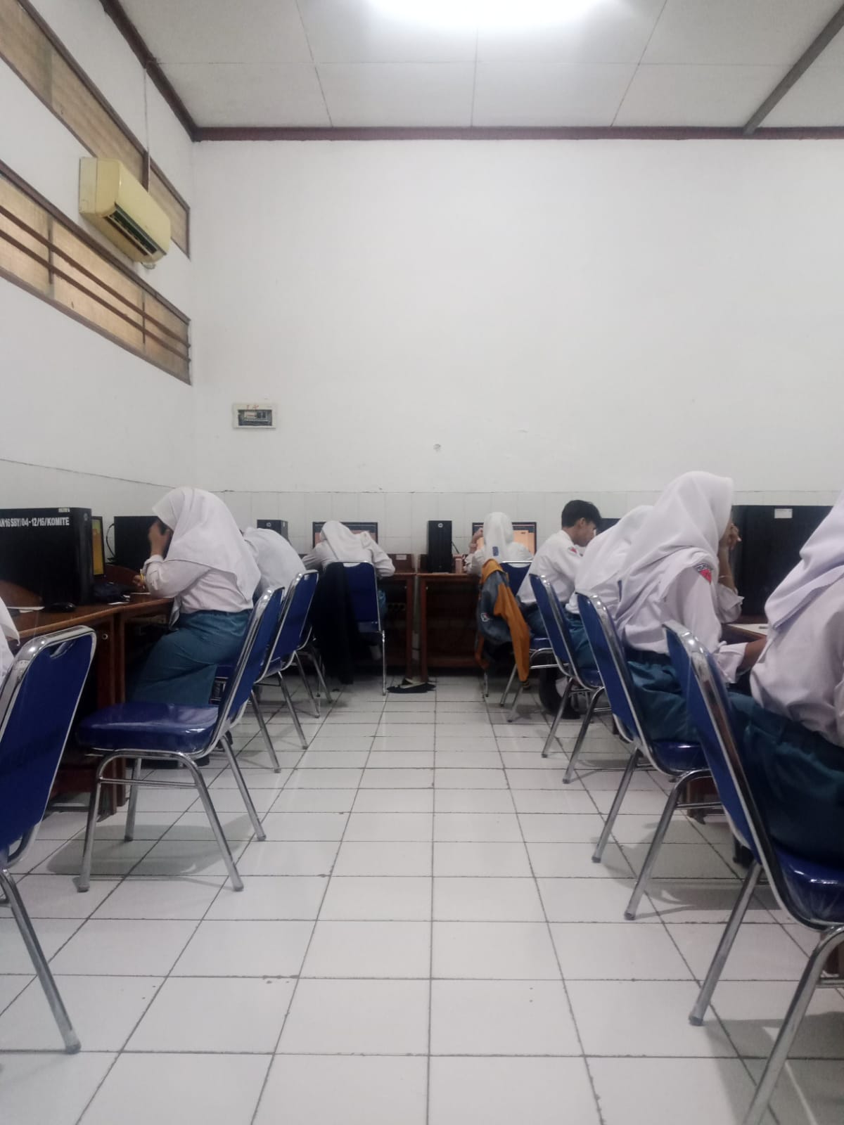 Menjadi pengawas Tes Kompetensi Akademik (TKA) sis...