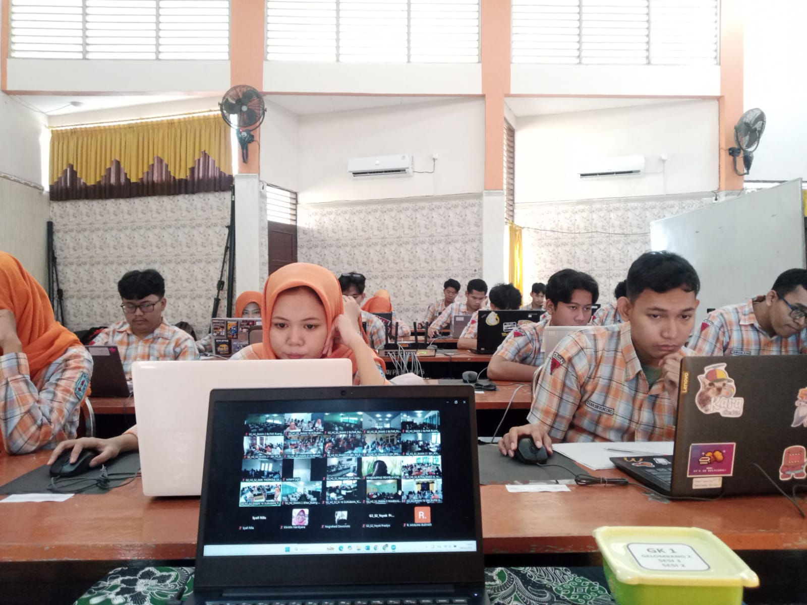 Menjadi pengawas Tes Kompetensi Akademik (TKA) di...