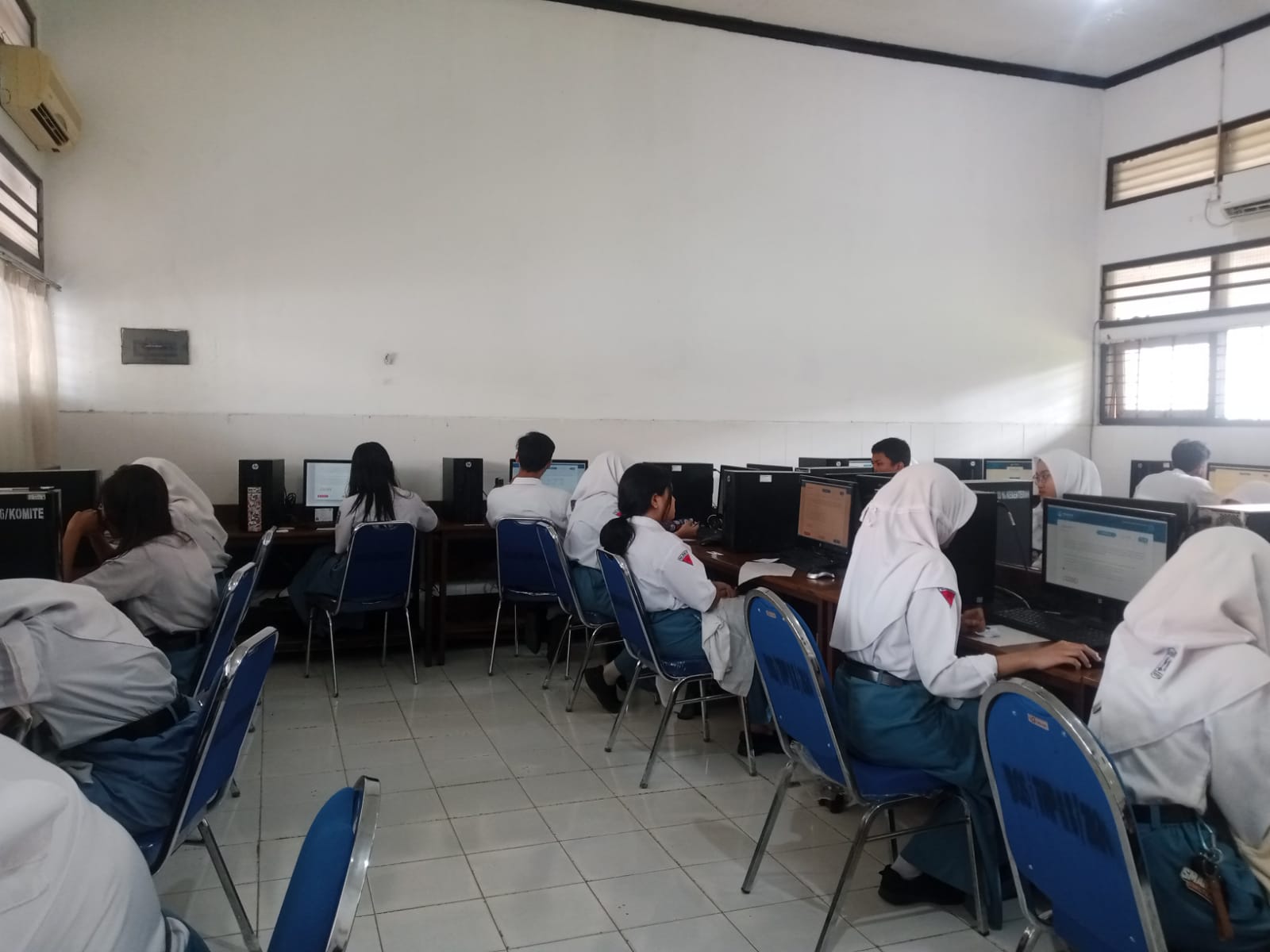 Menjadi pengawas Tes Kompetensi Akademik (TKA) sis...