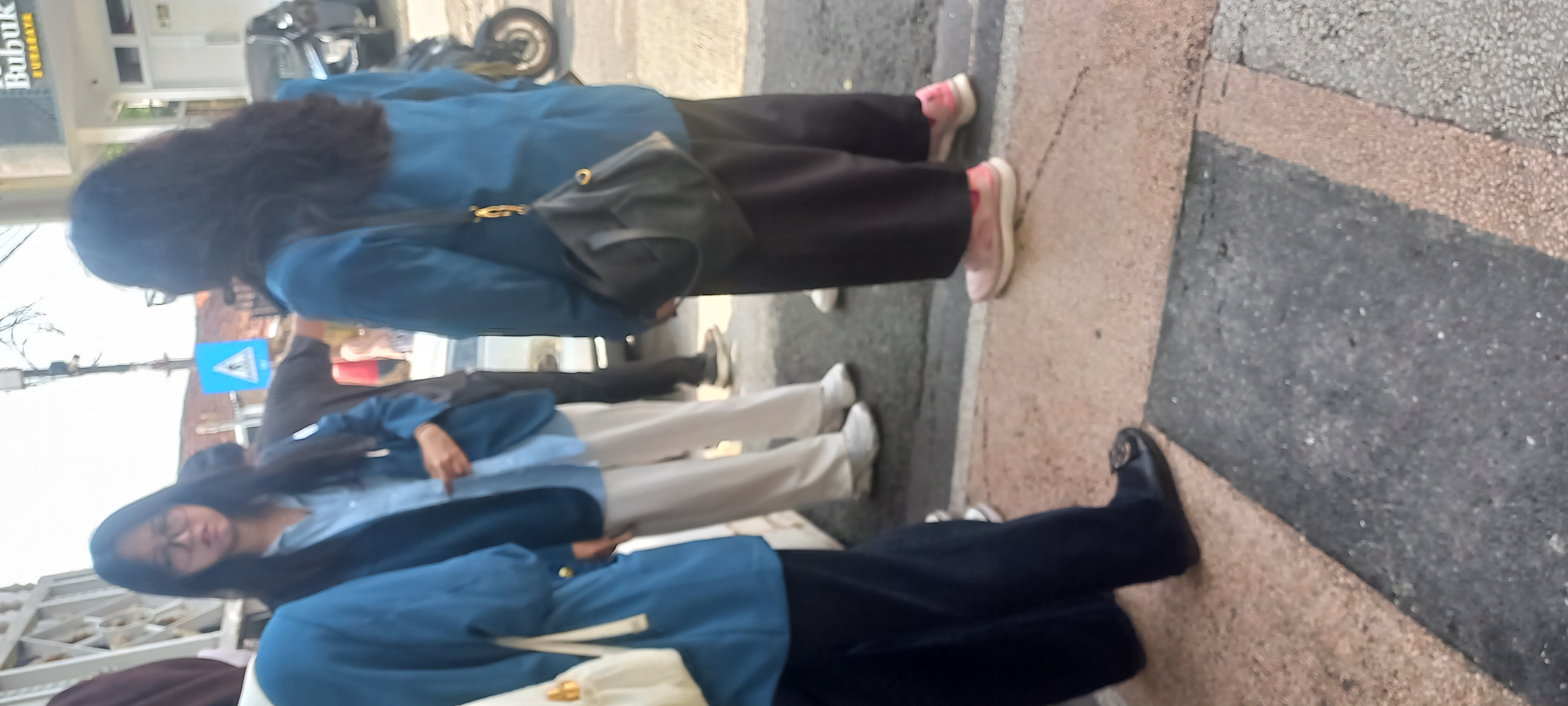 <p>ada 5 mahasiswi UNAIR  mau mengadakan peneliyia...