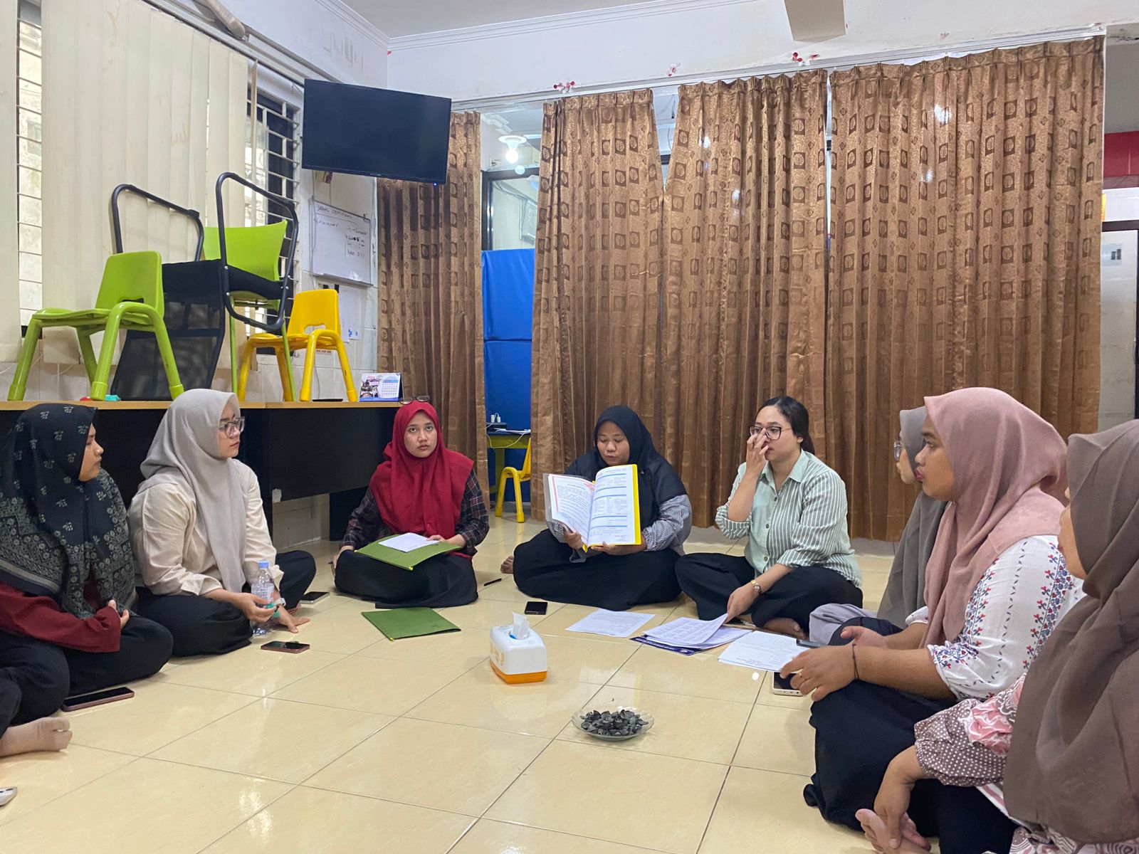<p>Melakukan rapat koordinasi terkait SPMB, Pelaks...