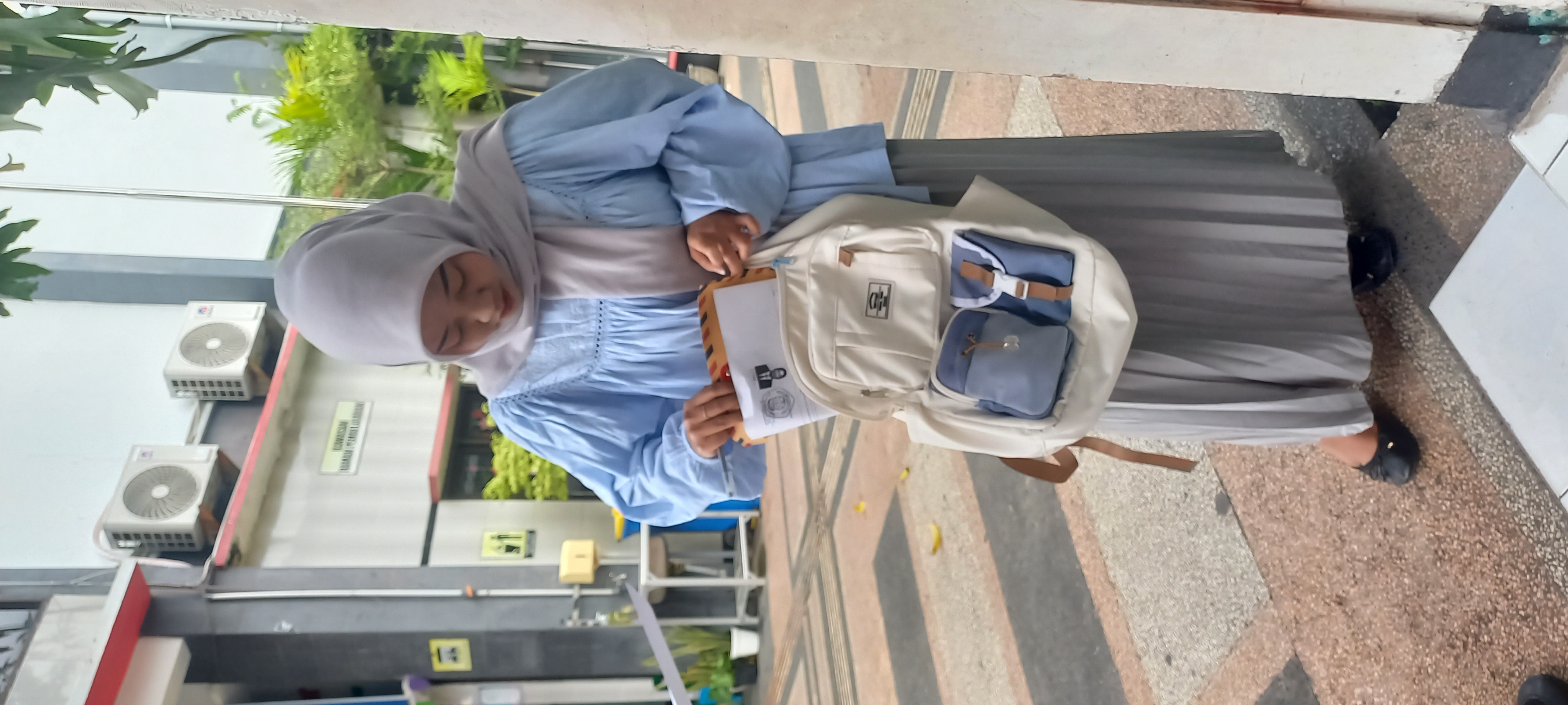<p>ada 1 pelemr perempuan jurusan umum PGSD dan sd...