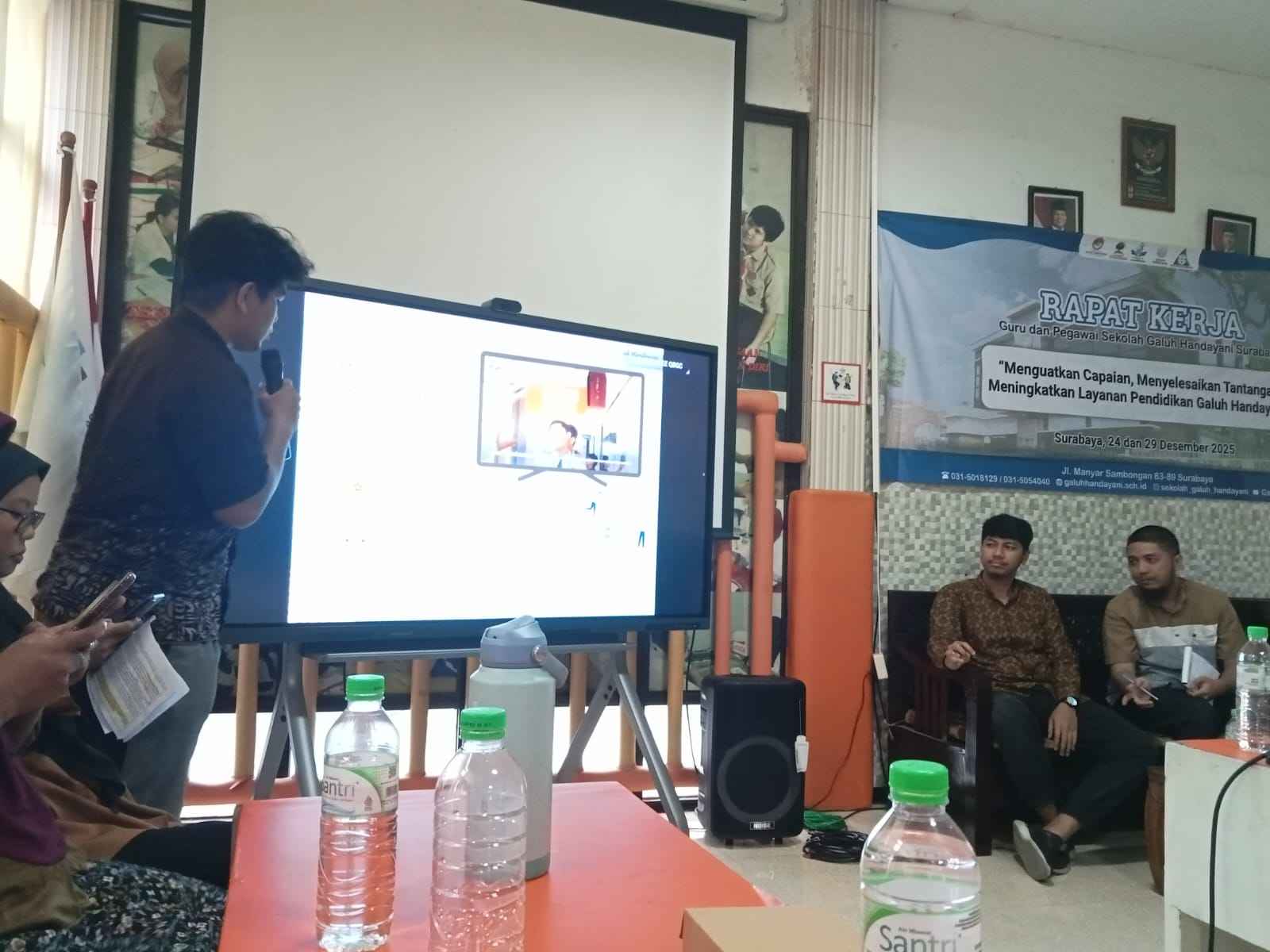 <p>Mengikuti rapat koordinasi, sesi sharing dan ta...