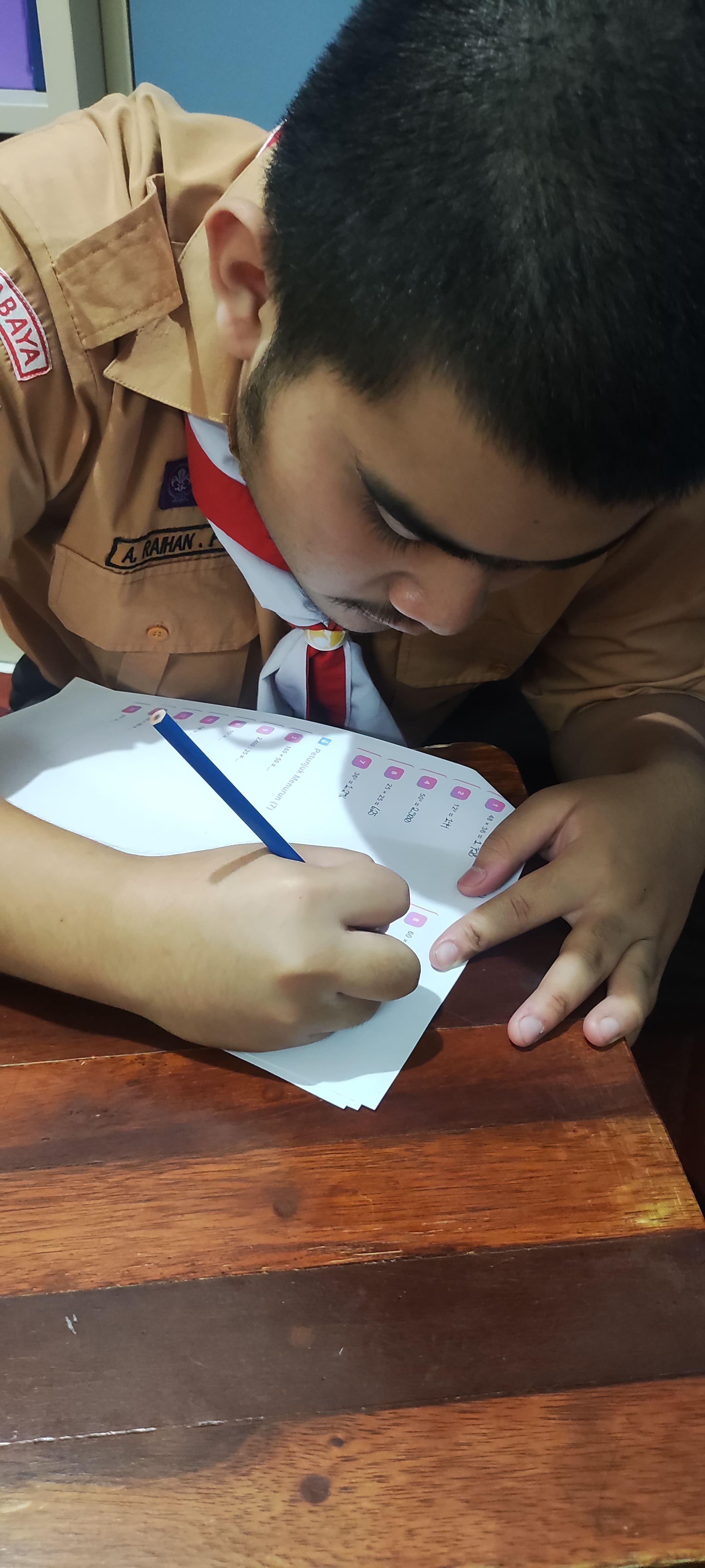 <p>Mendampingi serta membantu raihan dalam mengerj...