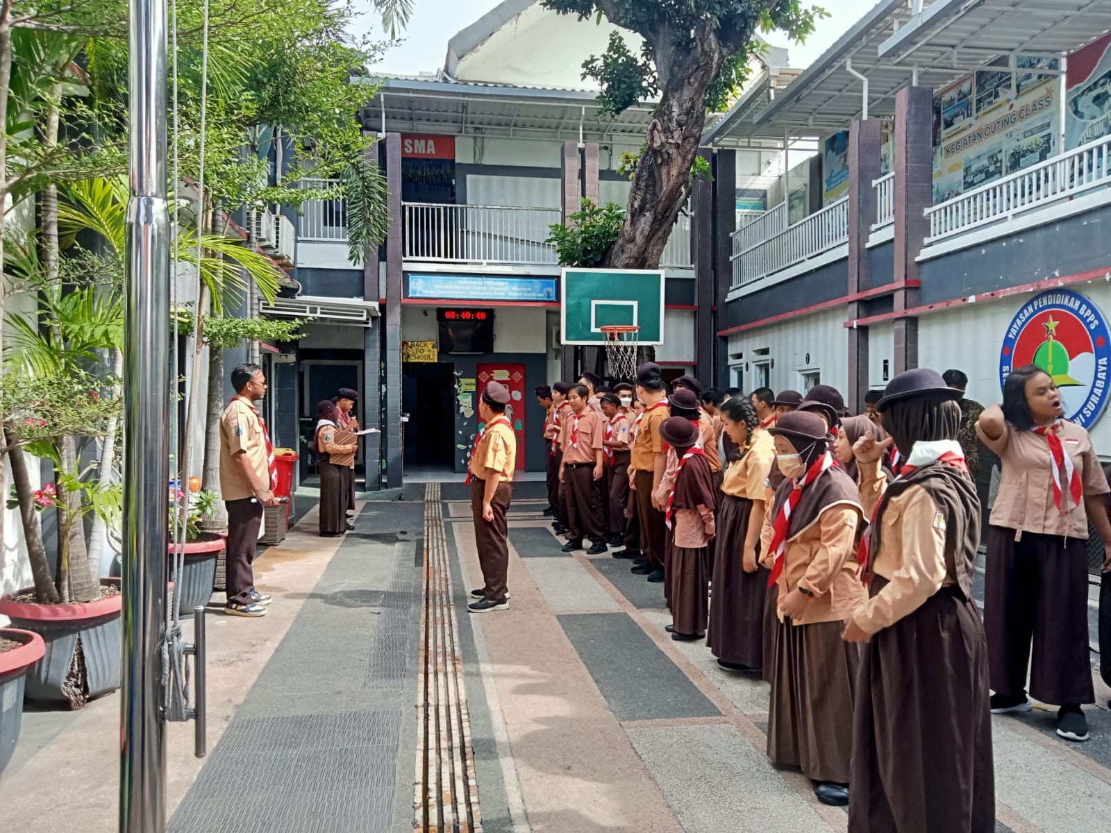 <p>Mendampingi kegiatan Ekstrakurikuler Pramuka ke...