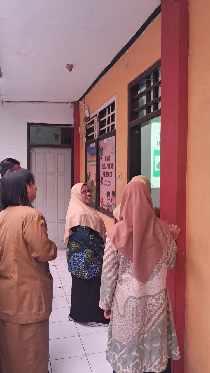 <p>Menerima dua pengawas pembina dari Cabang Dinas...