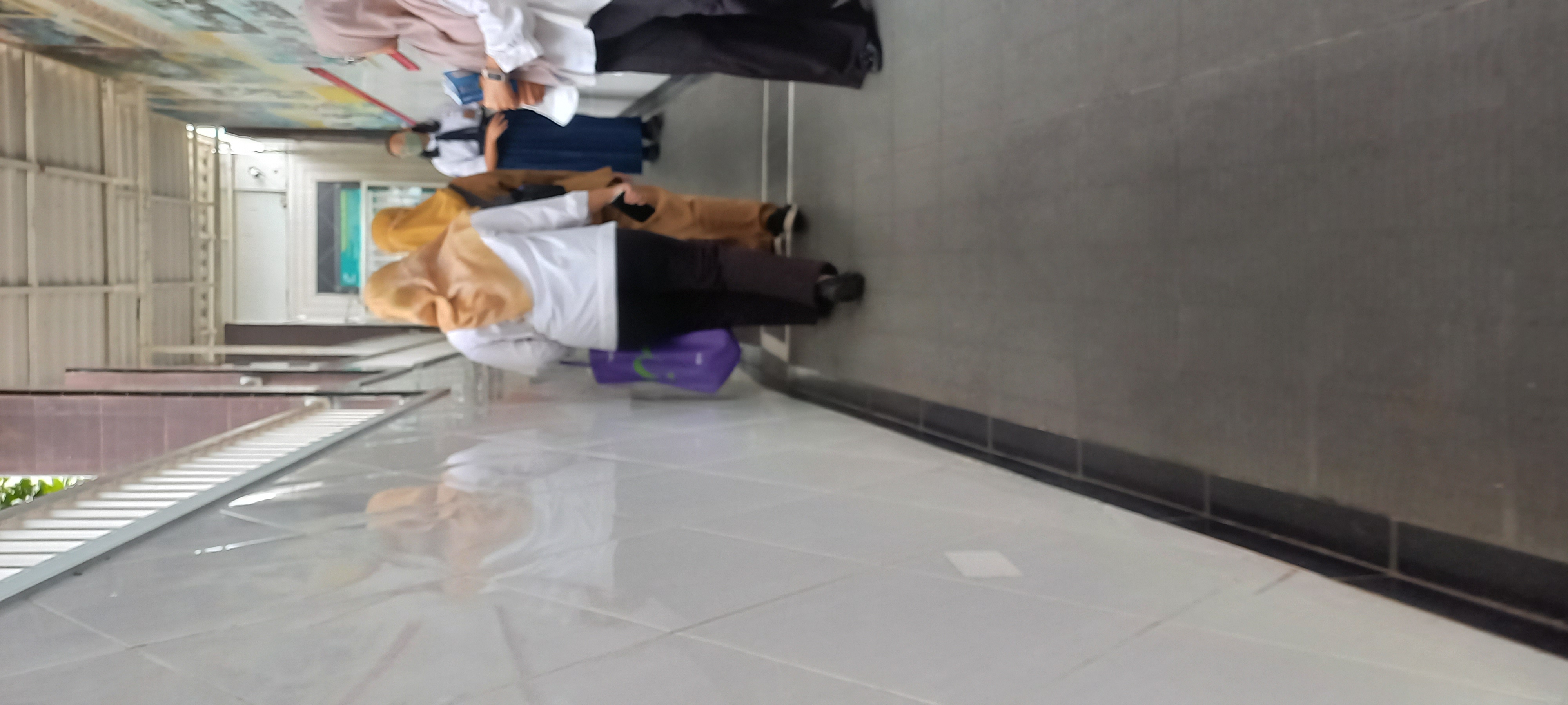 <p>ada dua  orng petugas  puskwsmaa pucang sewu in...