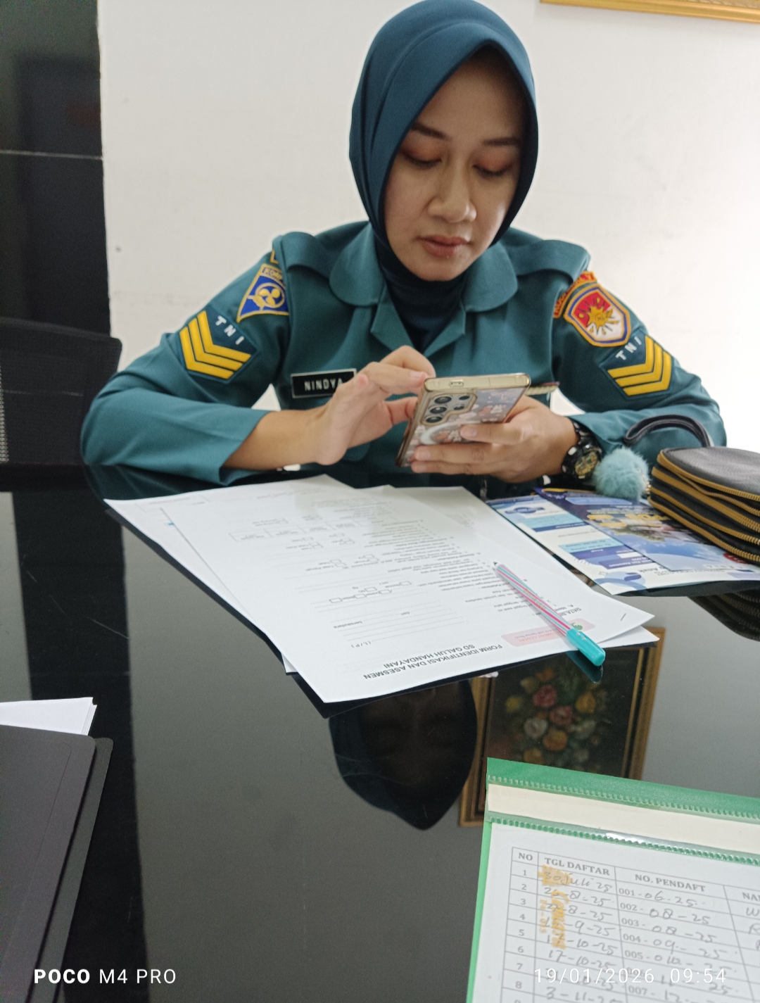 <p><u>- menjelaskan cara masuk SD Galuh </u></p><p...