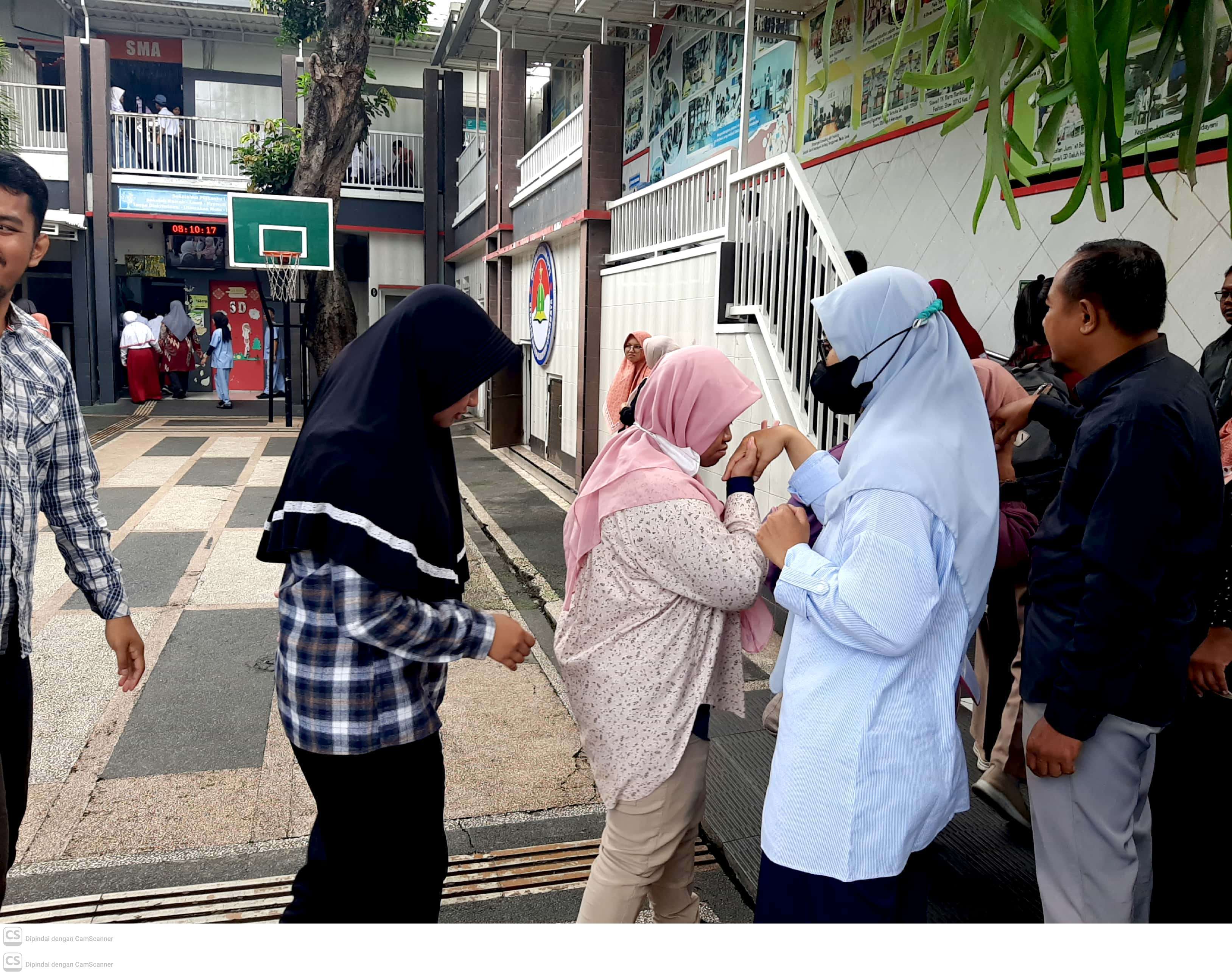 <p>disiplin siswa dan karakter siswa</p>