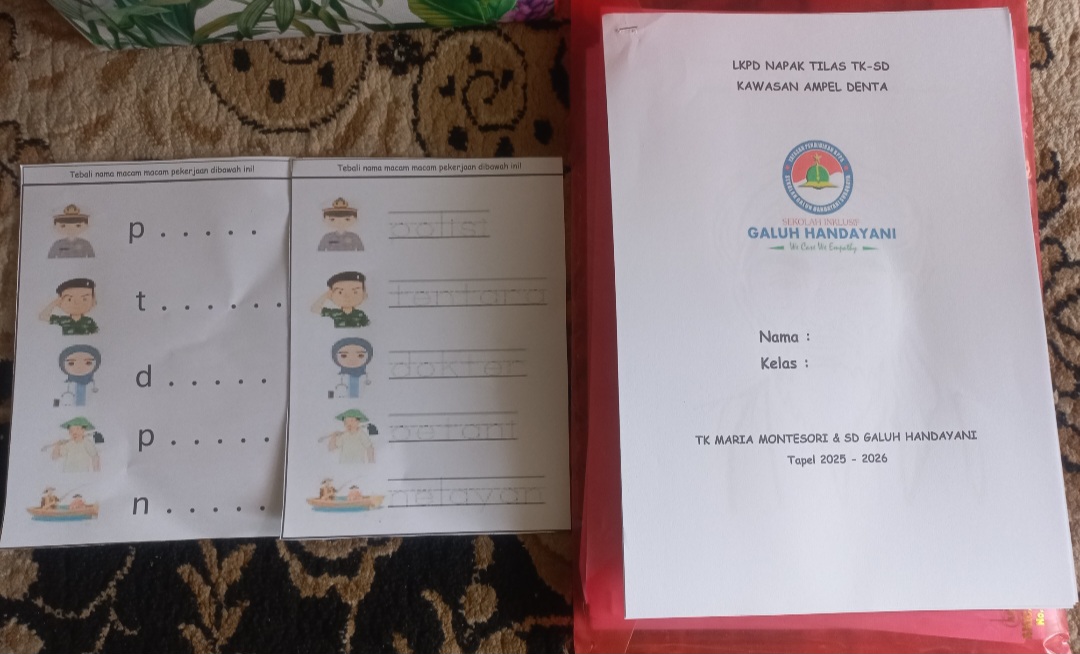 <p>Menyiapkan perlengkapan untuk kegiatan "Tapak T...