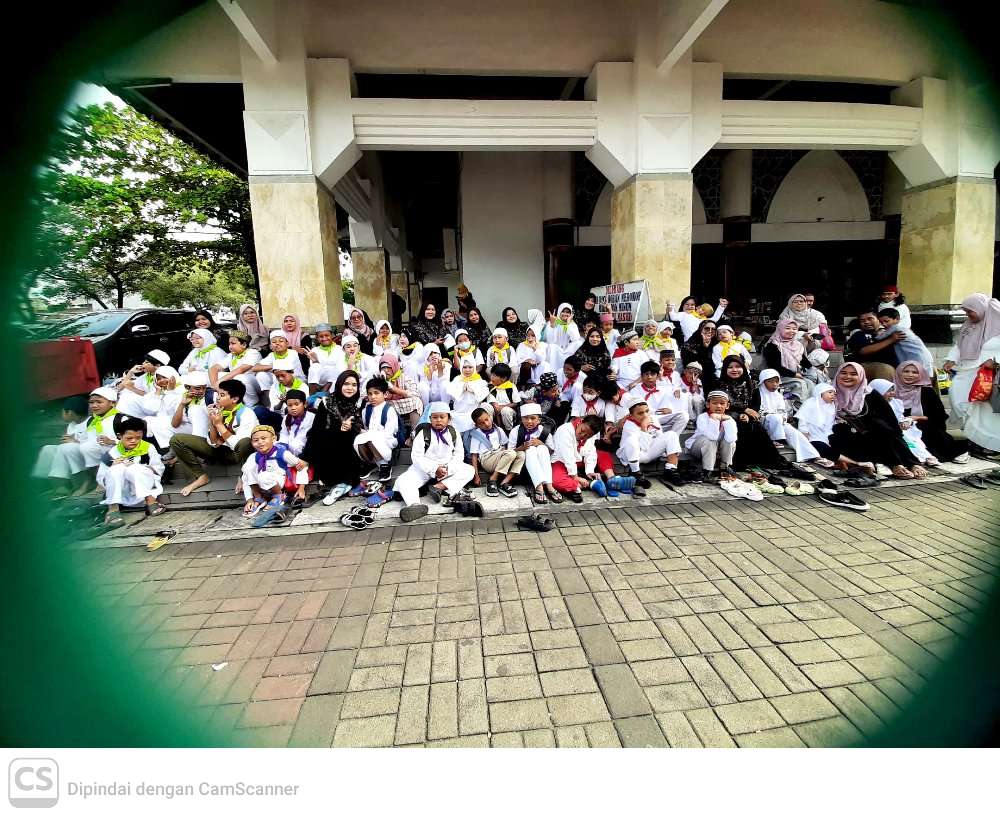 <p>mengenal sejarah islam di surabaya</p>