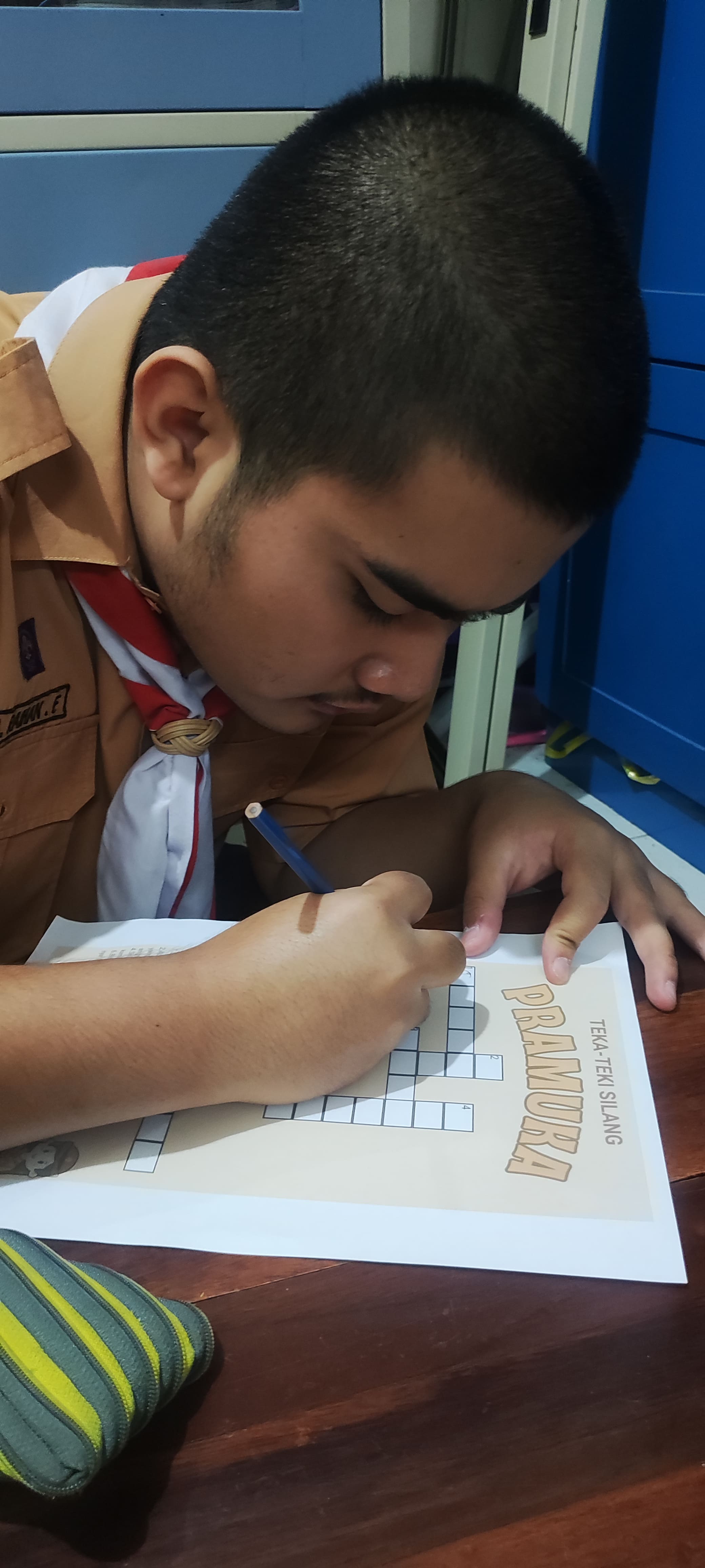 <p>Menemani raihan serta membantu mengerjakan work...