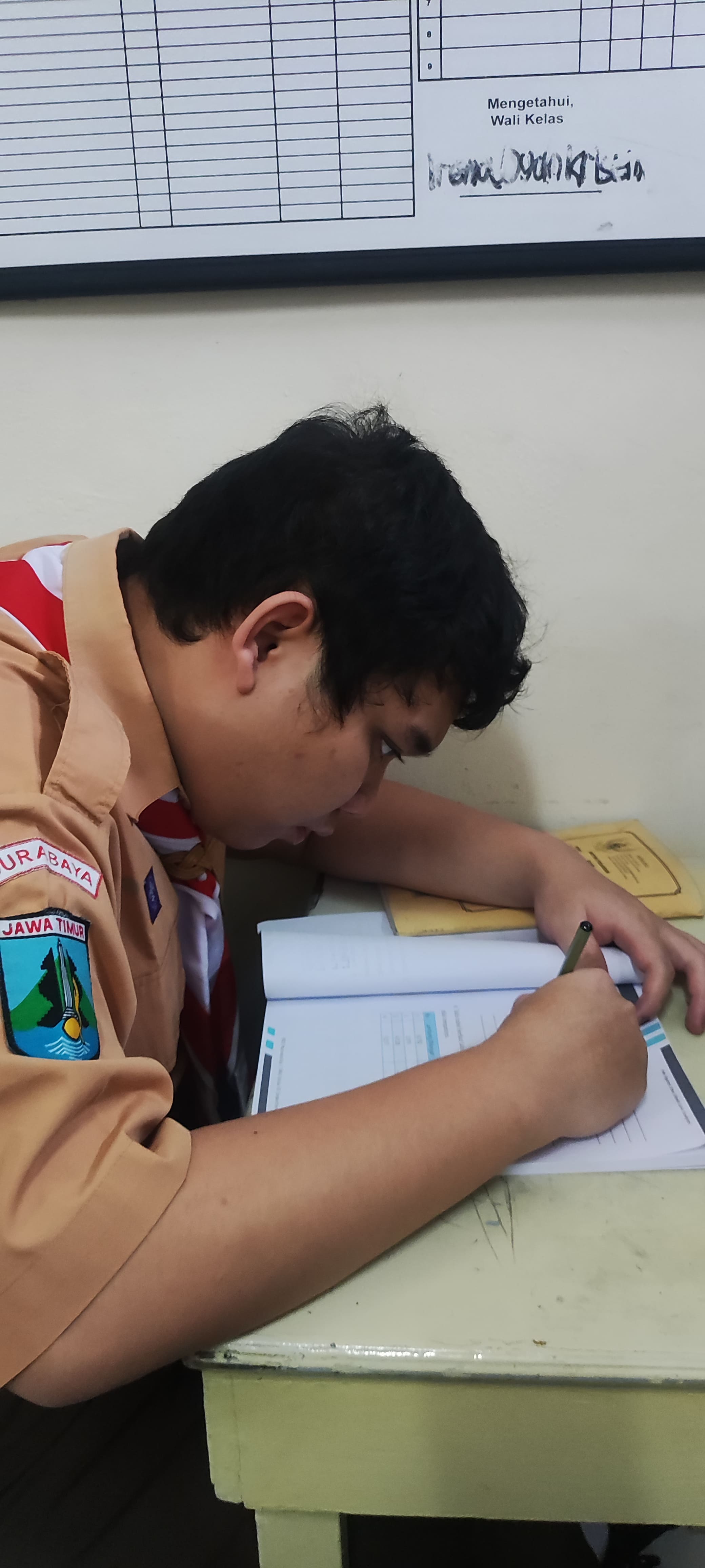 <p>Membantu nathan mengerjakan bks</p>
