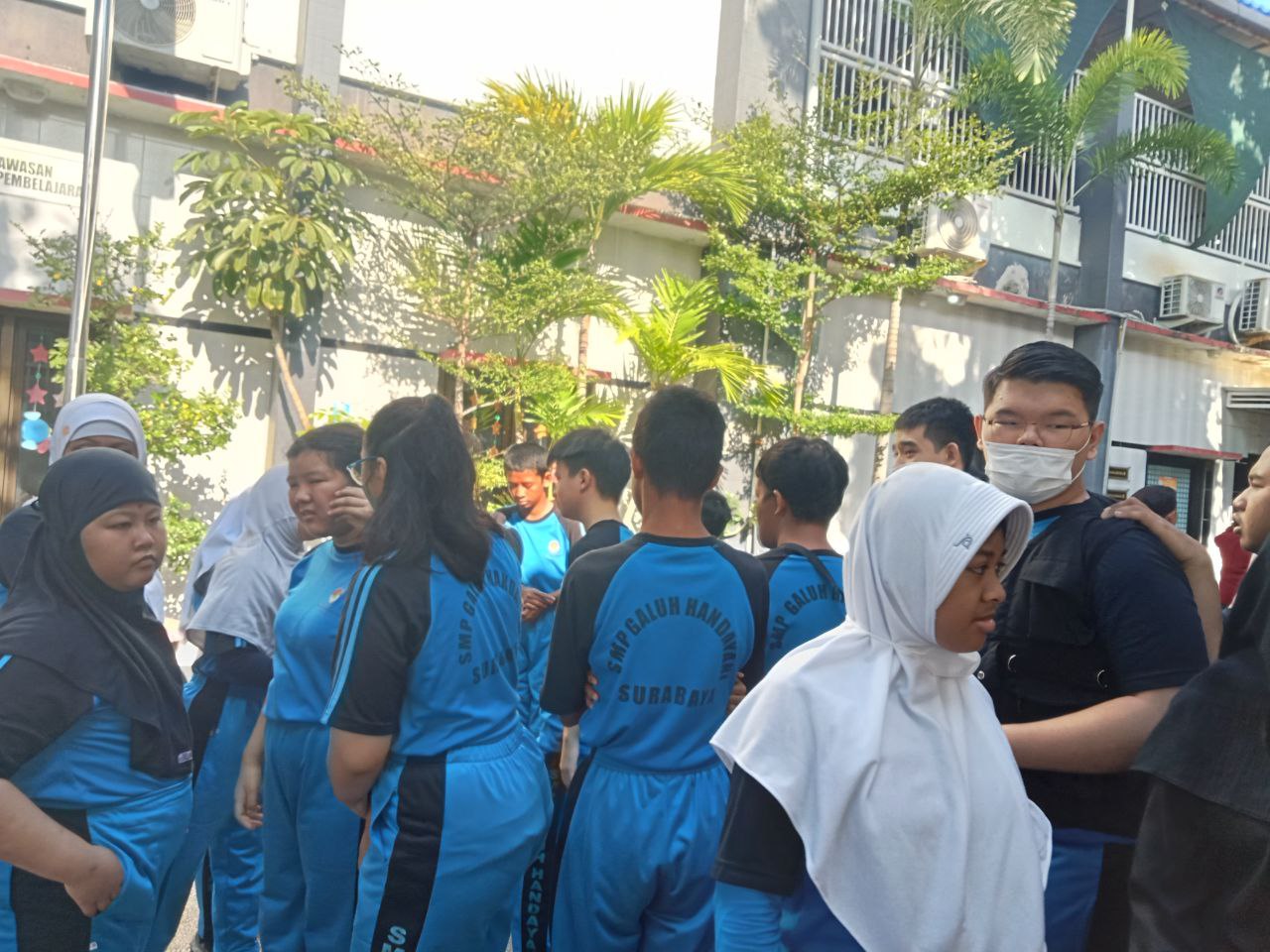 <p>Mendamping kegiatan apel pagi. </p>