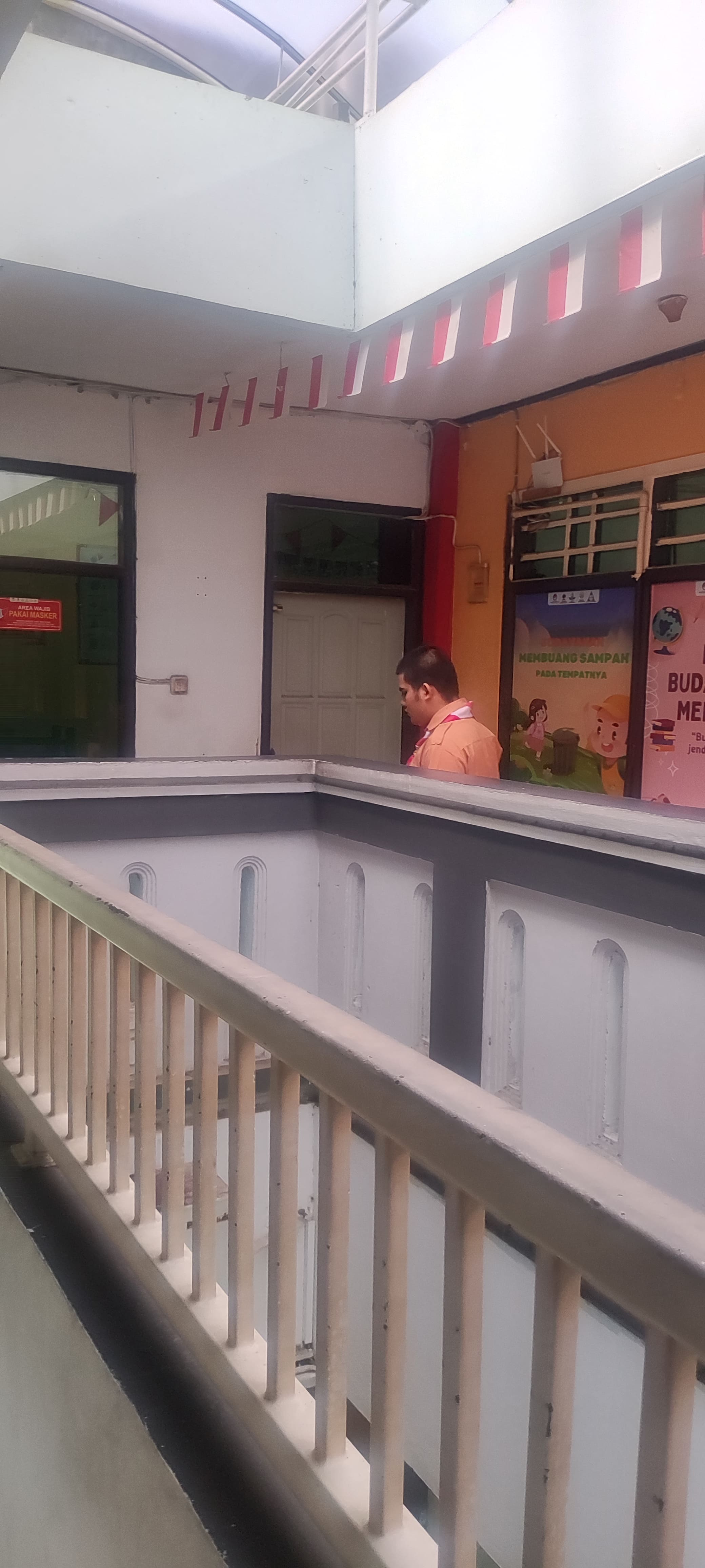 <p>Menemani raihan lari pagi</p>