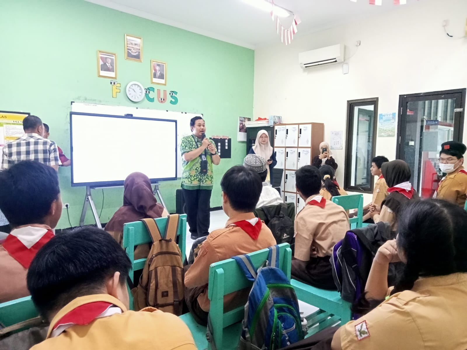 <p>Kegiatan pagi ini setelah apel pagi. menjadi ju...