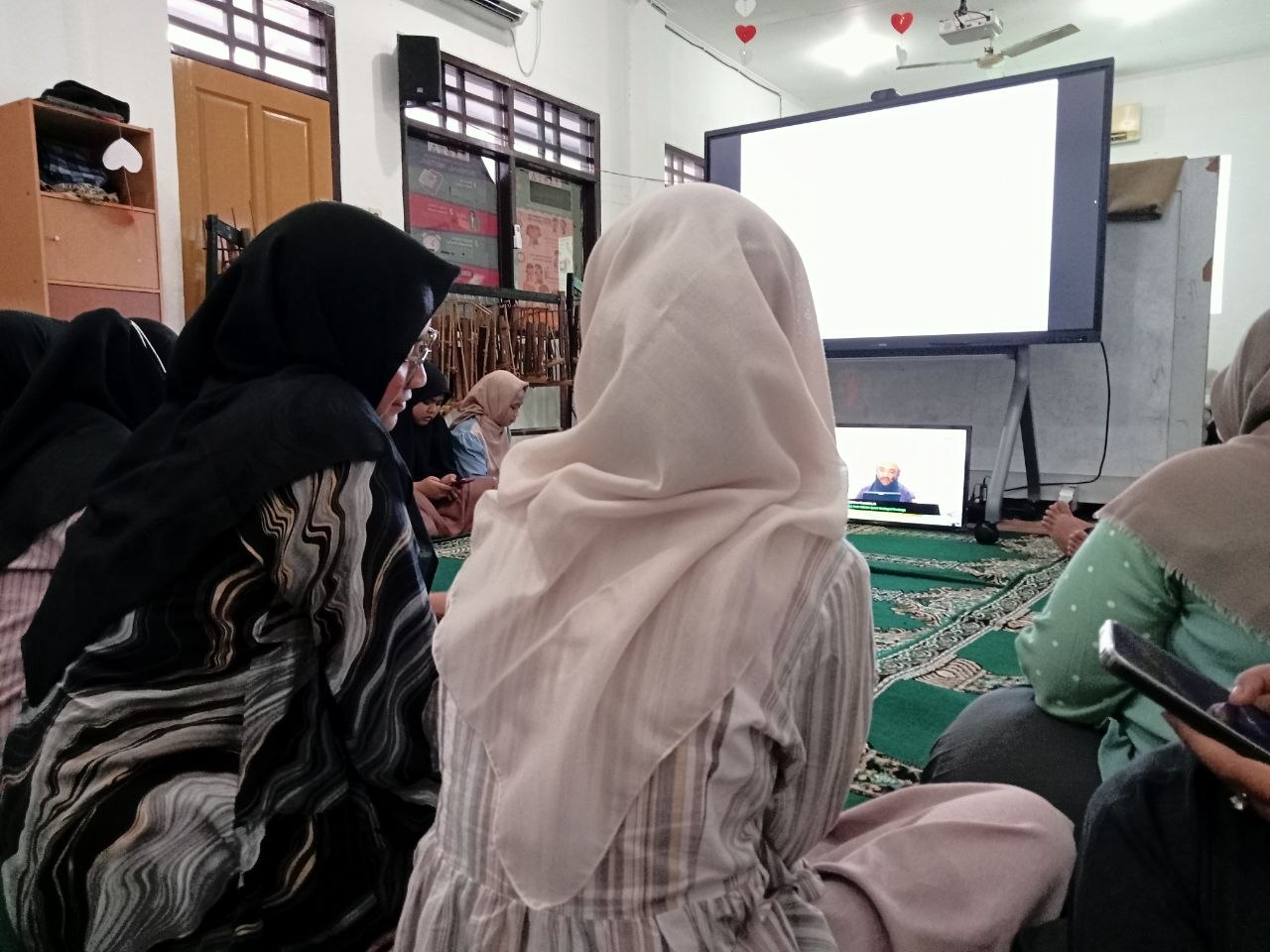 <p>Kajian rutin Agama </p>