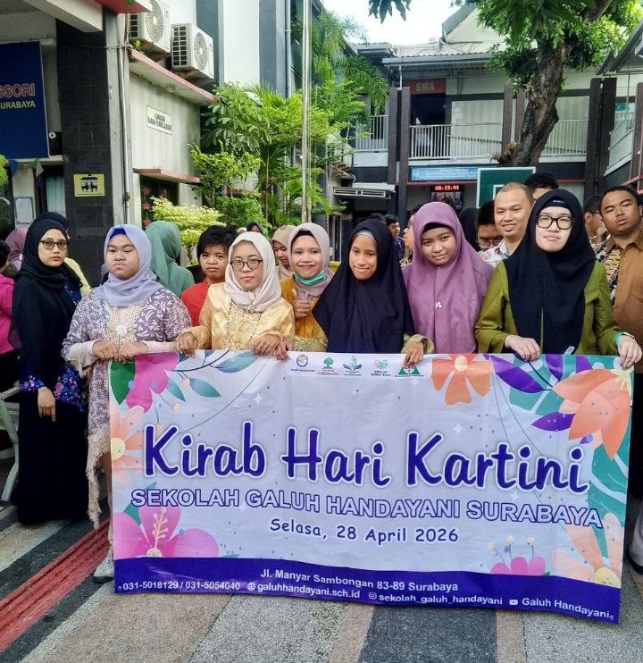 <p>Mendampingi Kirab Peringatan Hari Kartini </p>