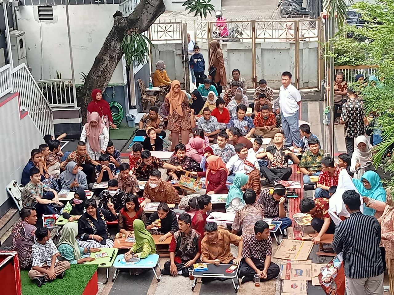 <p>Mendampingi Lomba mewarnai </p>
