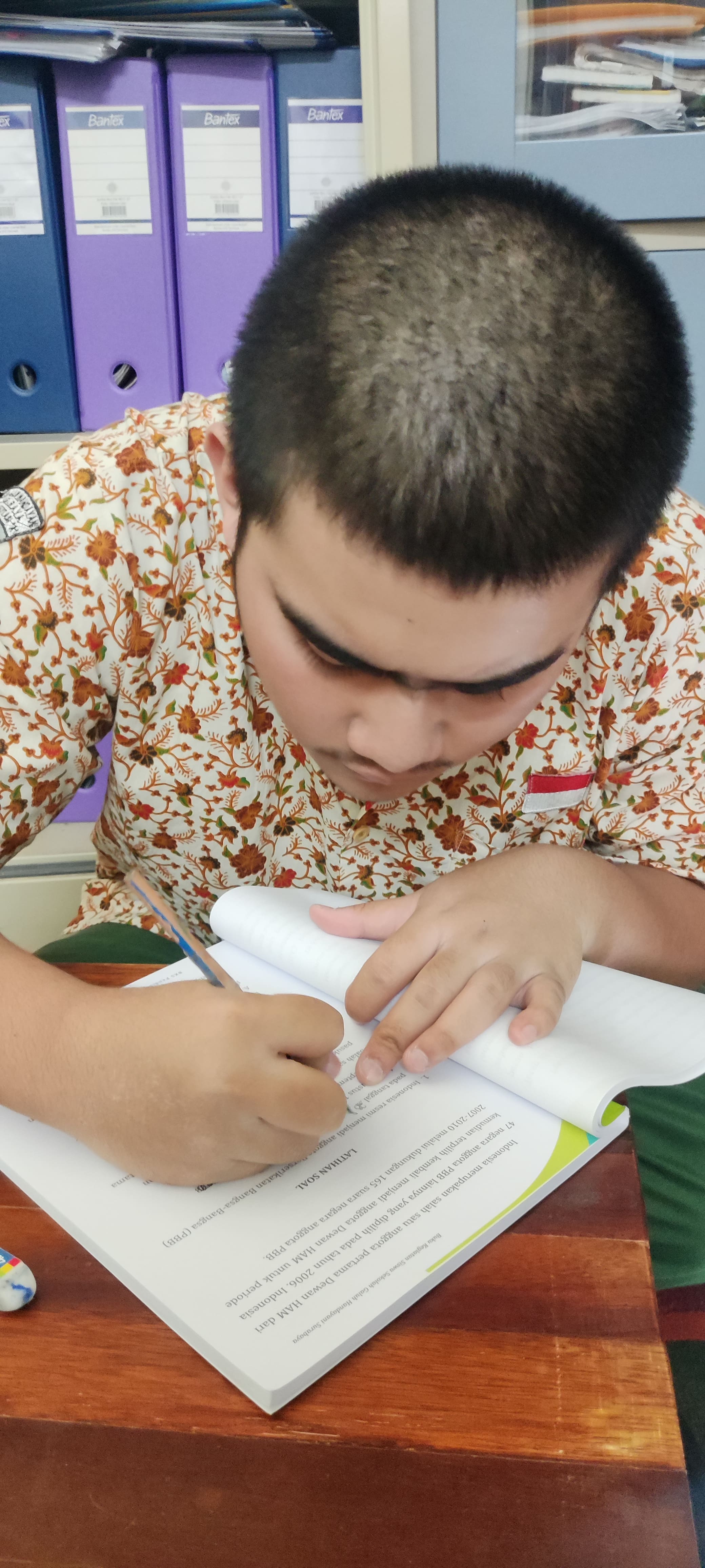 <p>Membantu serta mendampingi raihan mengerjaksn w...