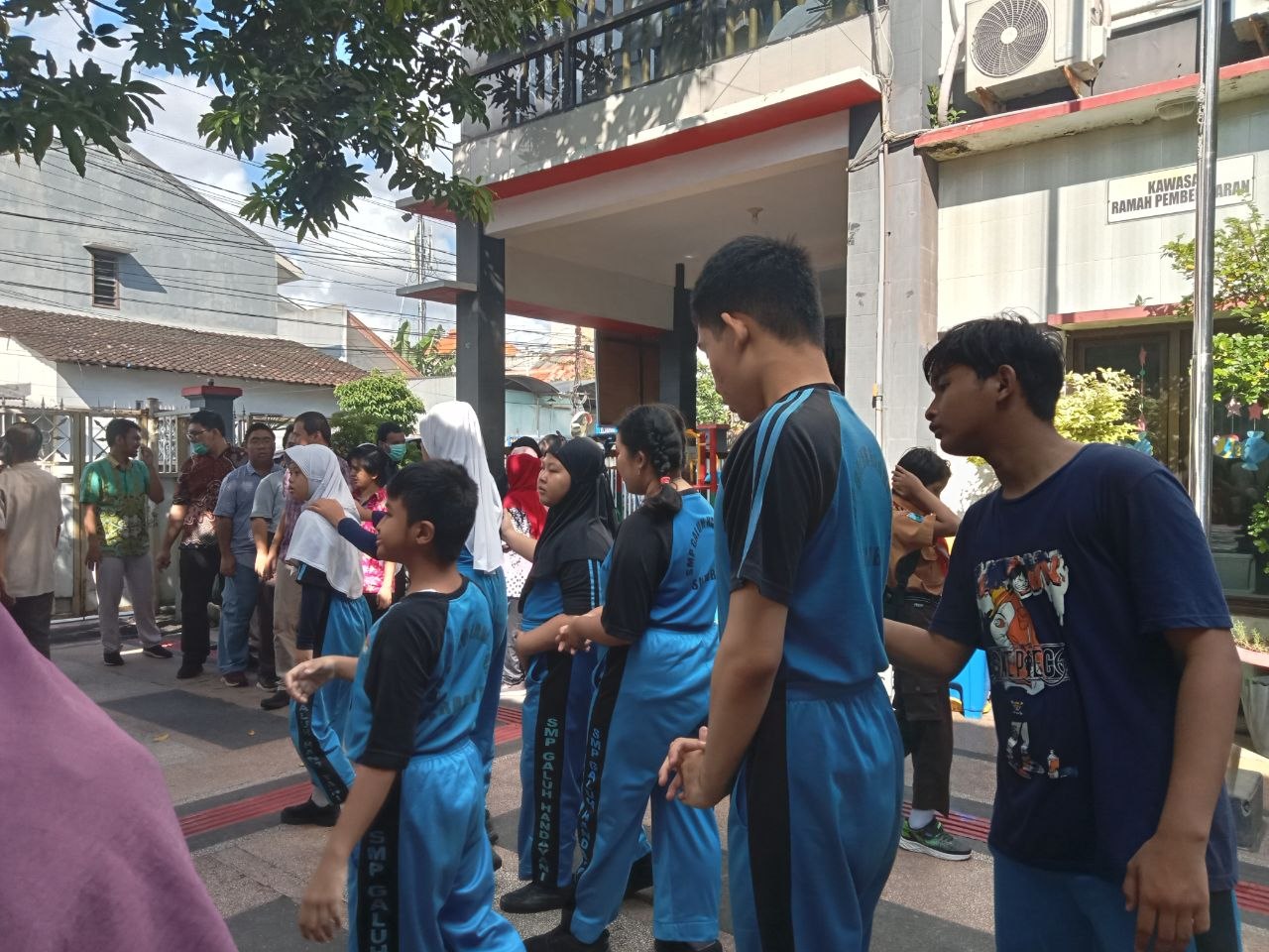 <p>Mendampingi Kegiatan Apel Pagi.</p>