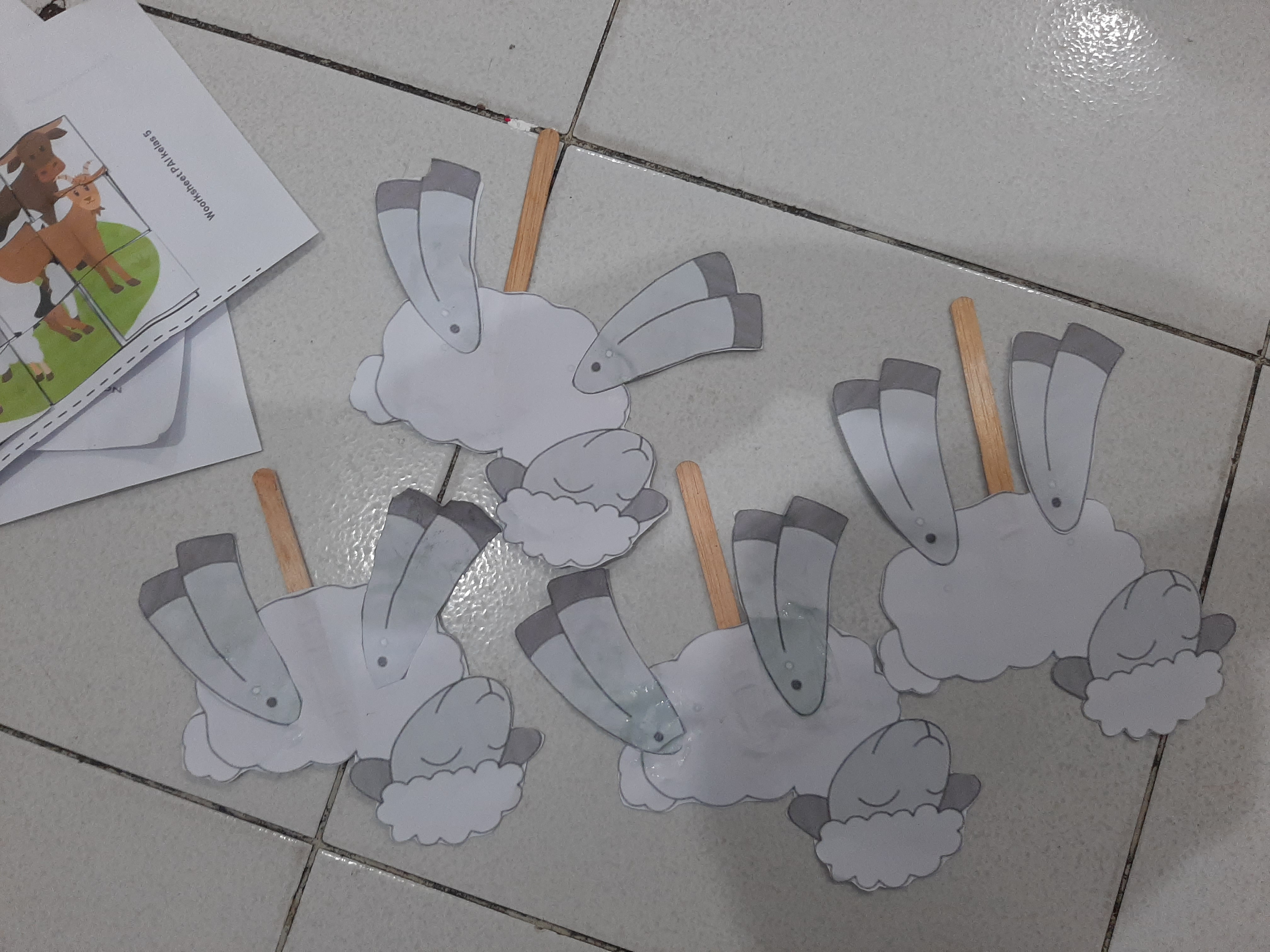 <p>mengenalkan hewan qurban melalui kreasi karya s...