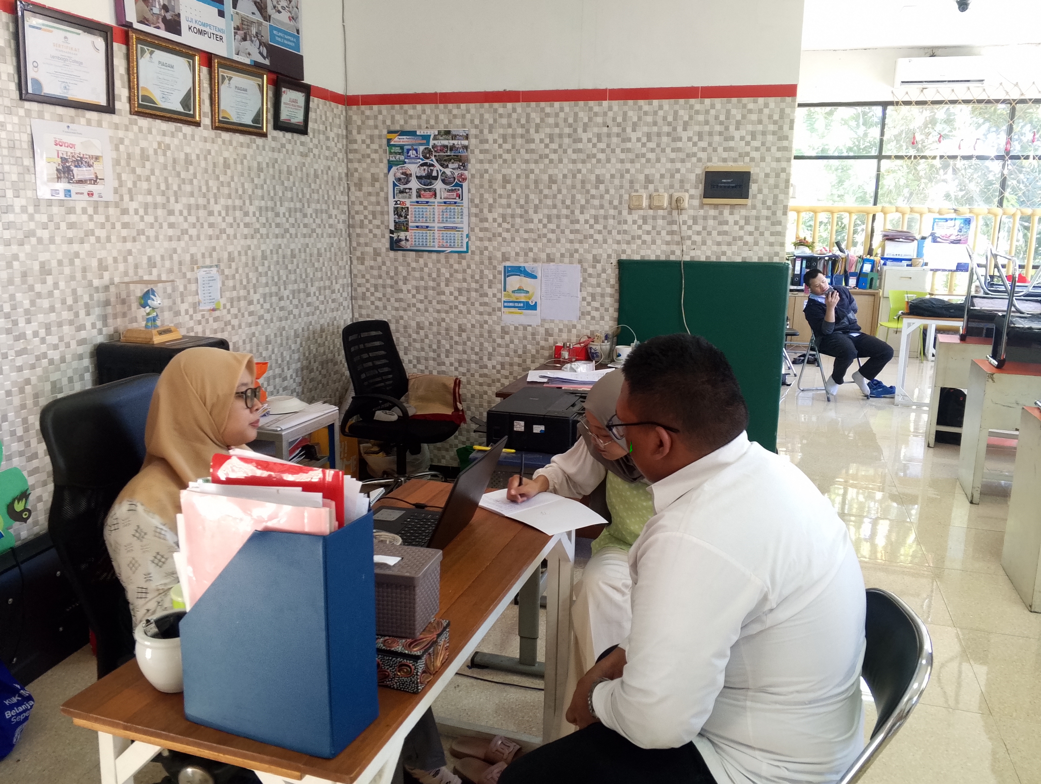 <p>Rapat membahas program semester 1 tapel baru de...