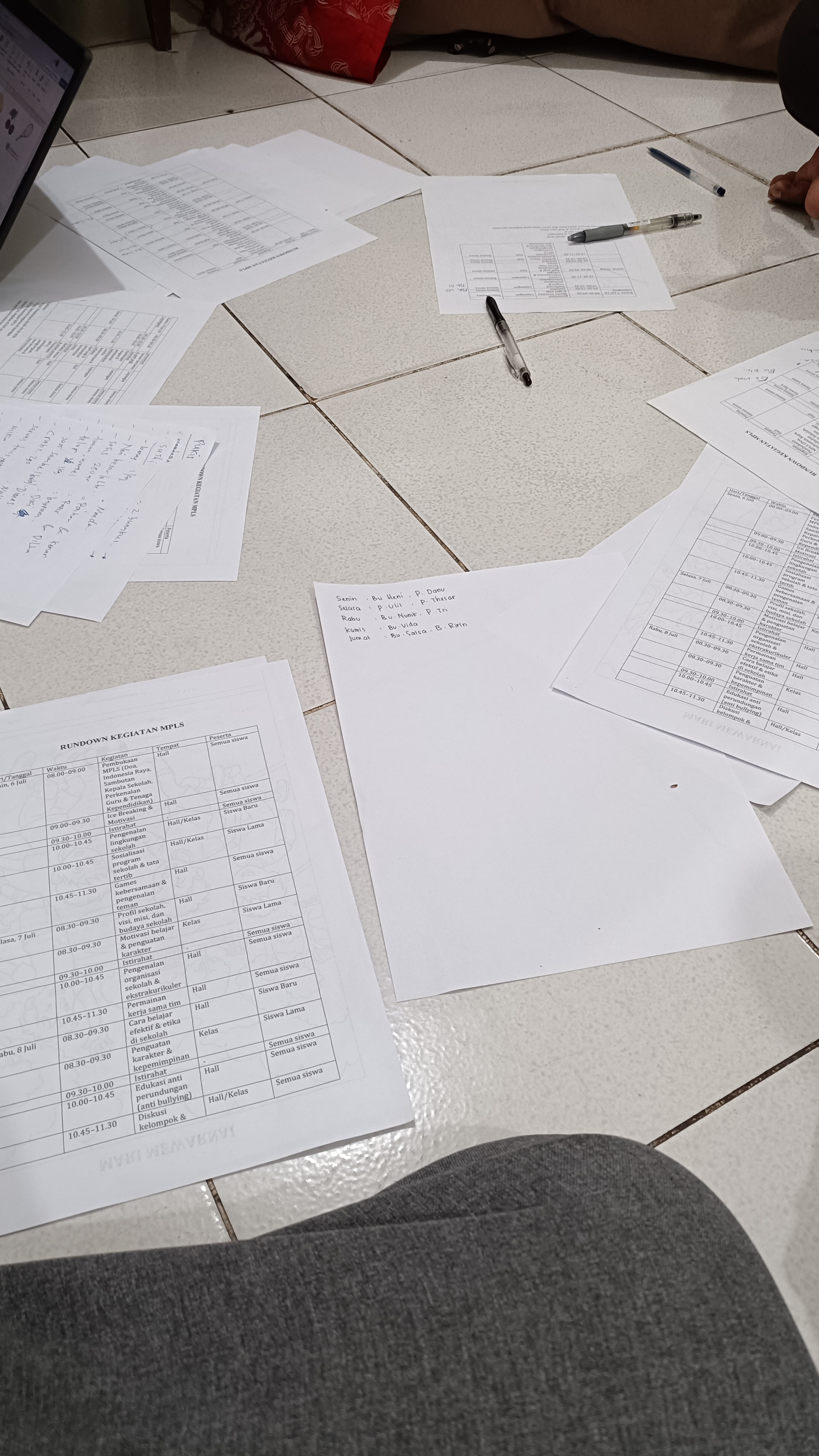 <p>Mengawasi Penilaian Sumatif Akhir Tahun Mata Pe...