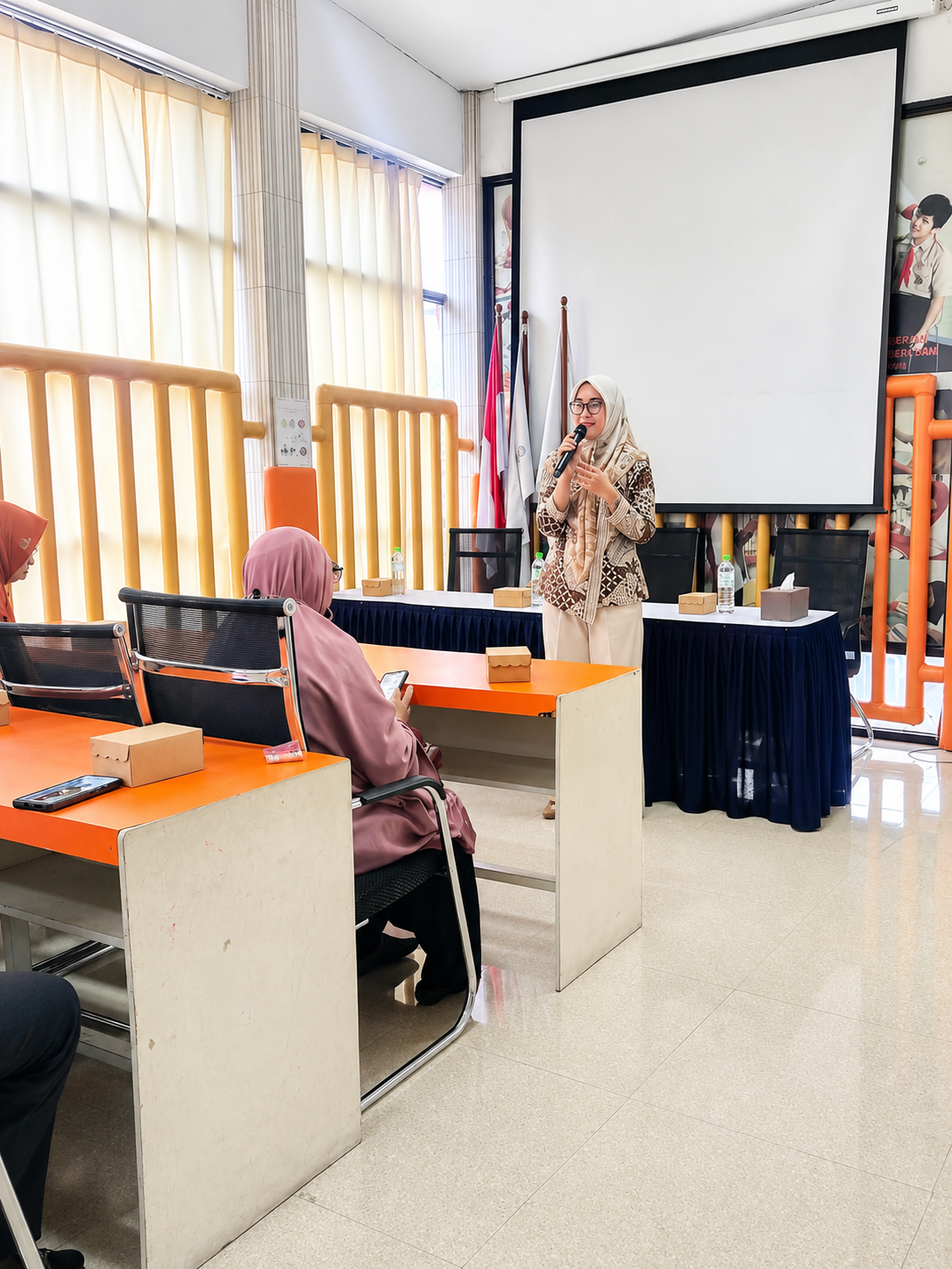 <p>Rapat sosialisasi program tapel baru bagi walim...