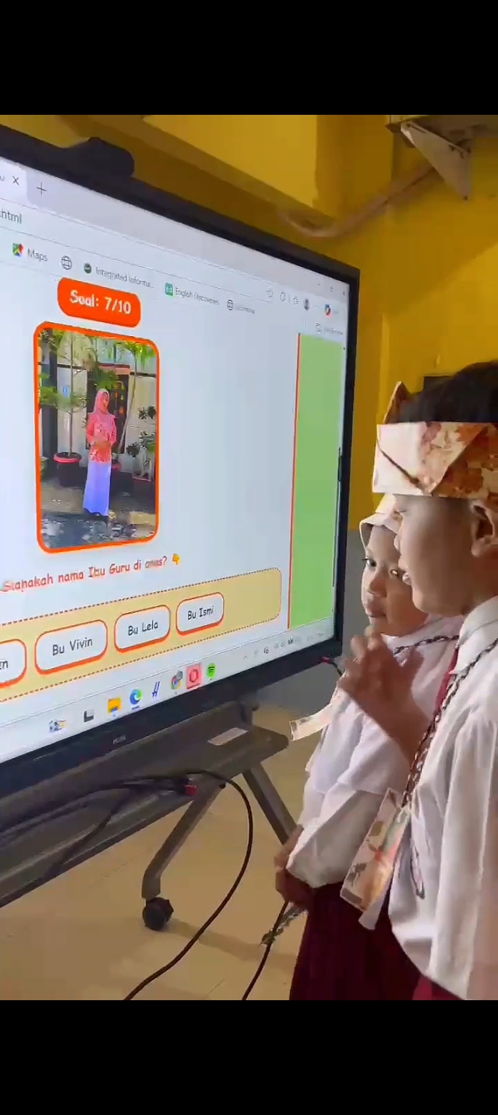 <p>Pada MPLS hari pertama, murid-murid melakukan b...