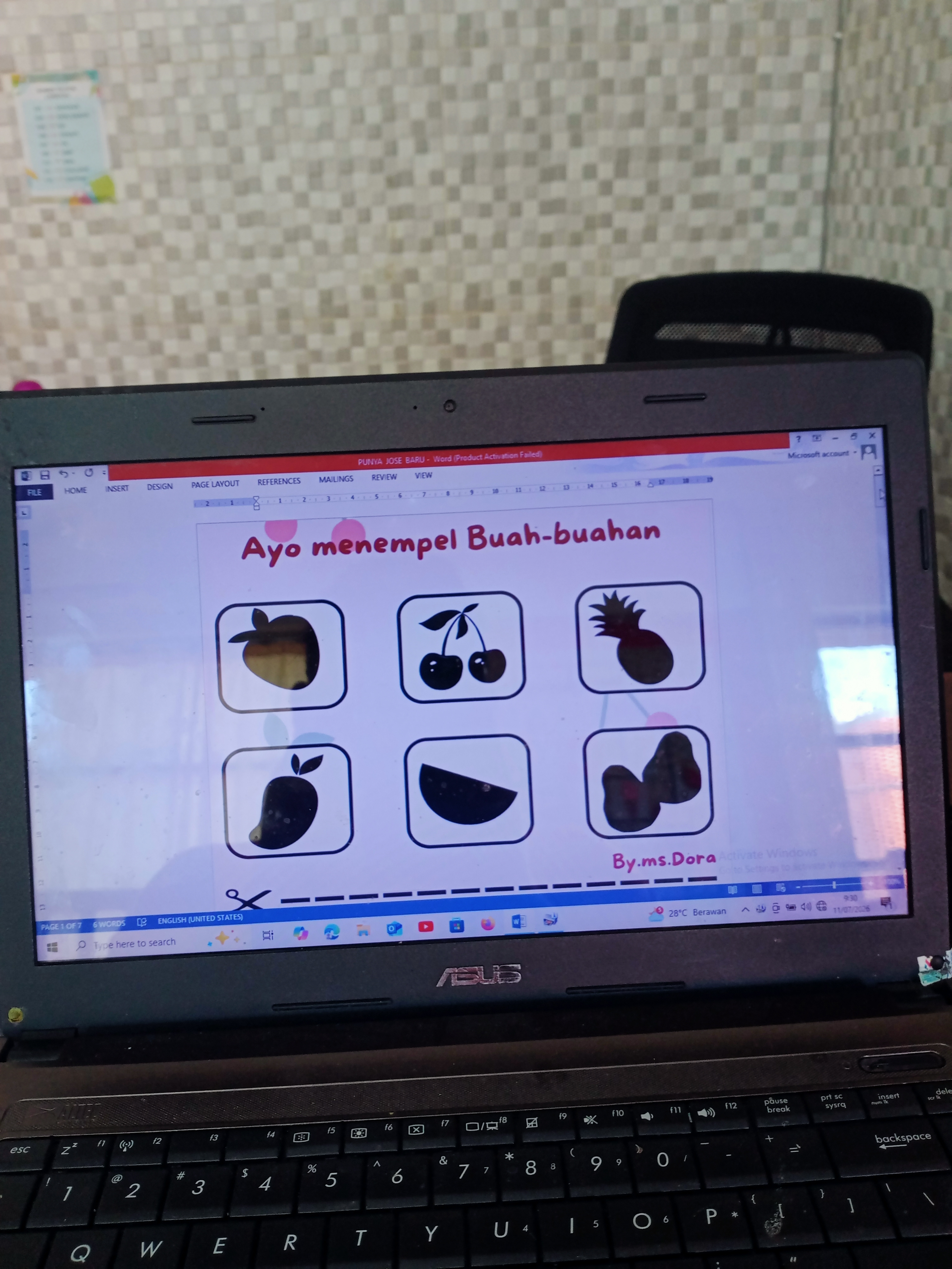 <p>Saya membuat worksheet untuk Jose menggunting &...