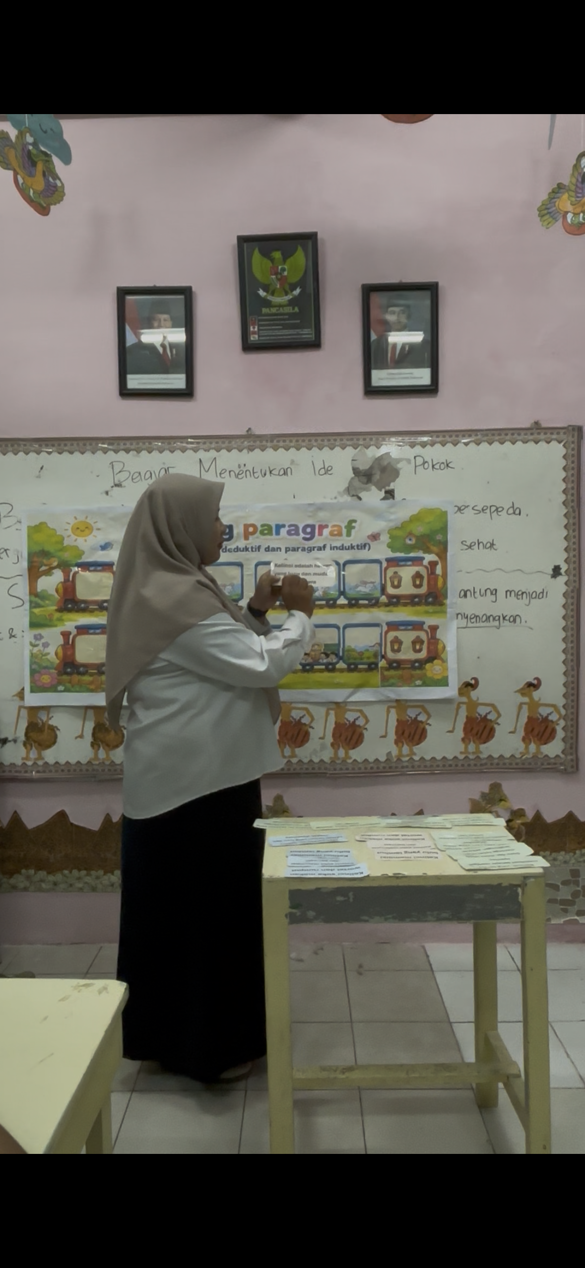 <ol><li>Mendampingi peserta didik saat proses pemb...