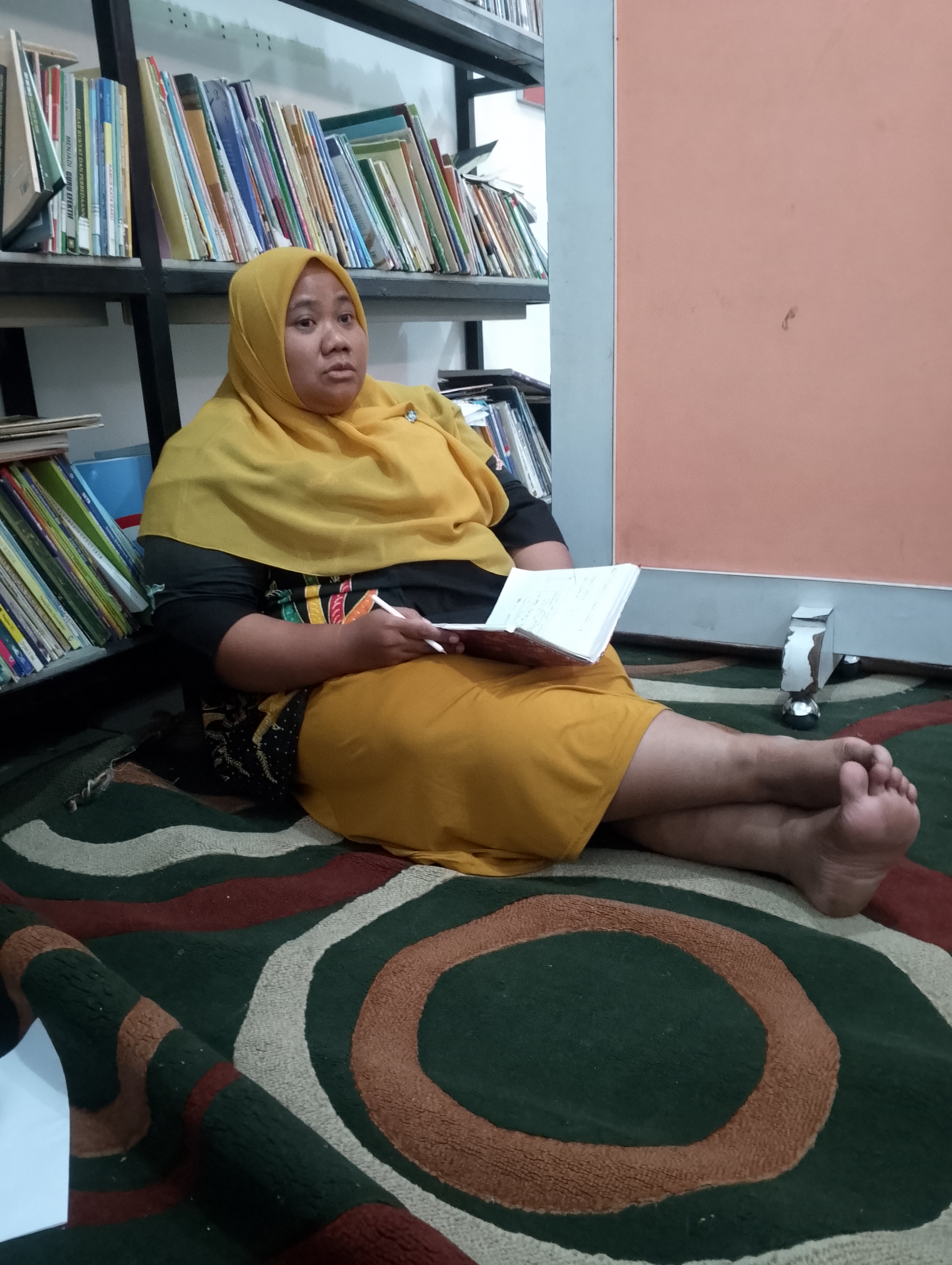 <p>Rapat dengan semua kepala lembaga</p>