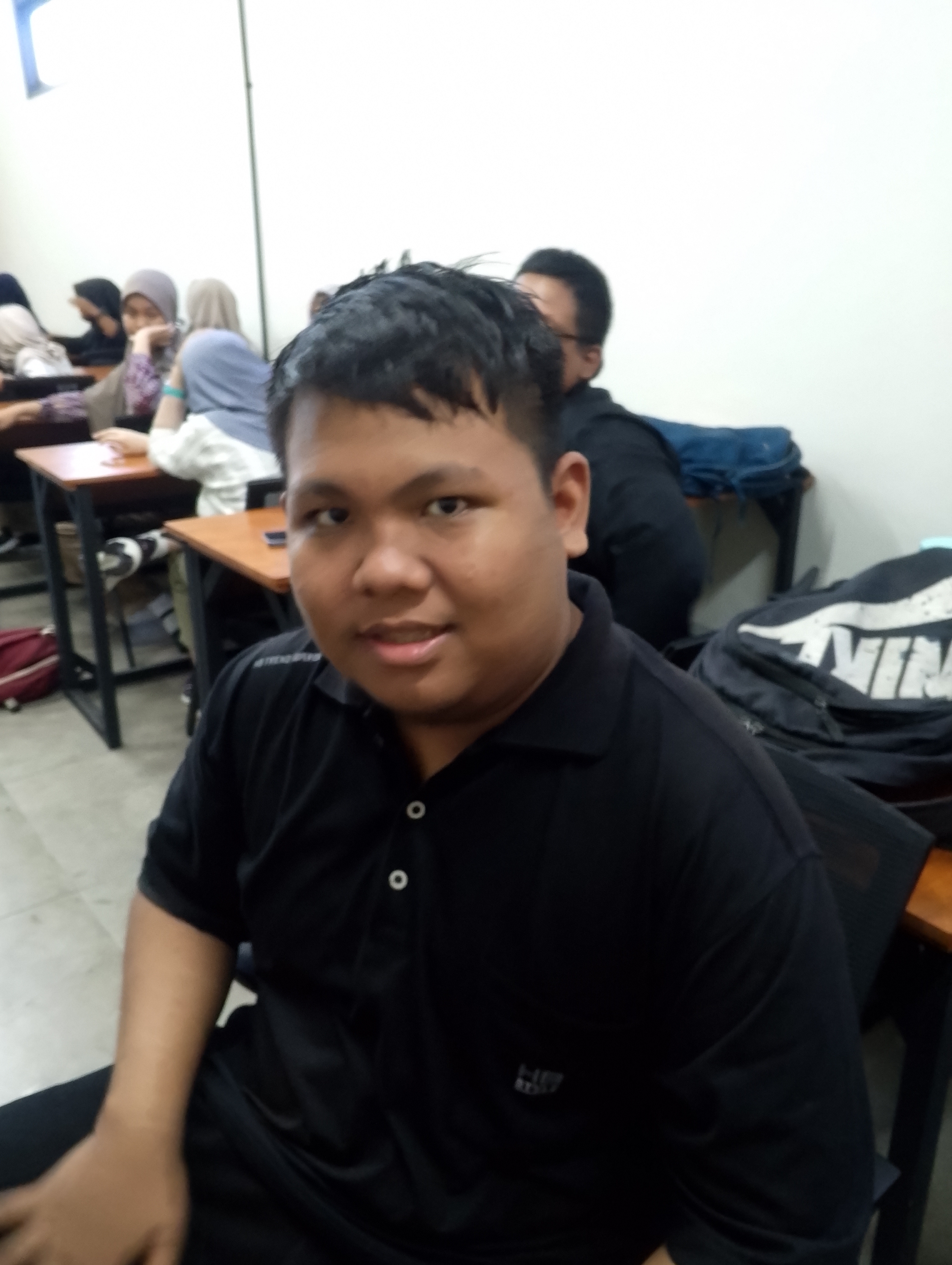 <p>Mendampingi Raka saat pembelajaran agama islam<...