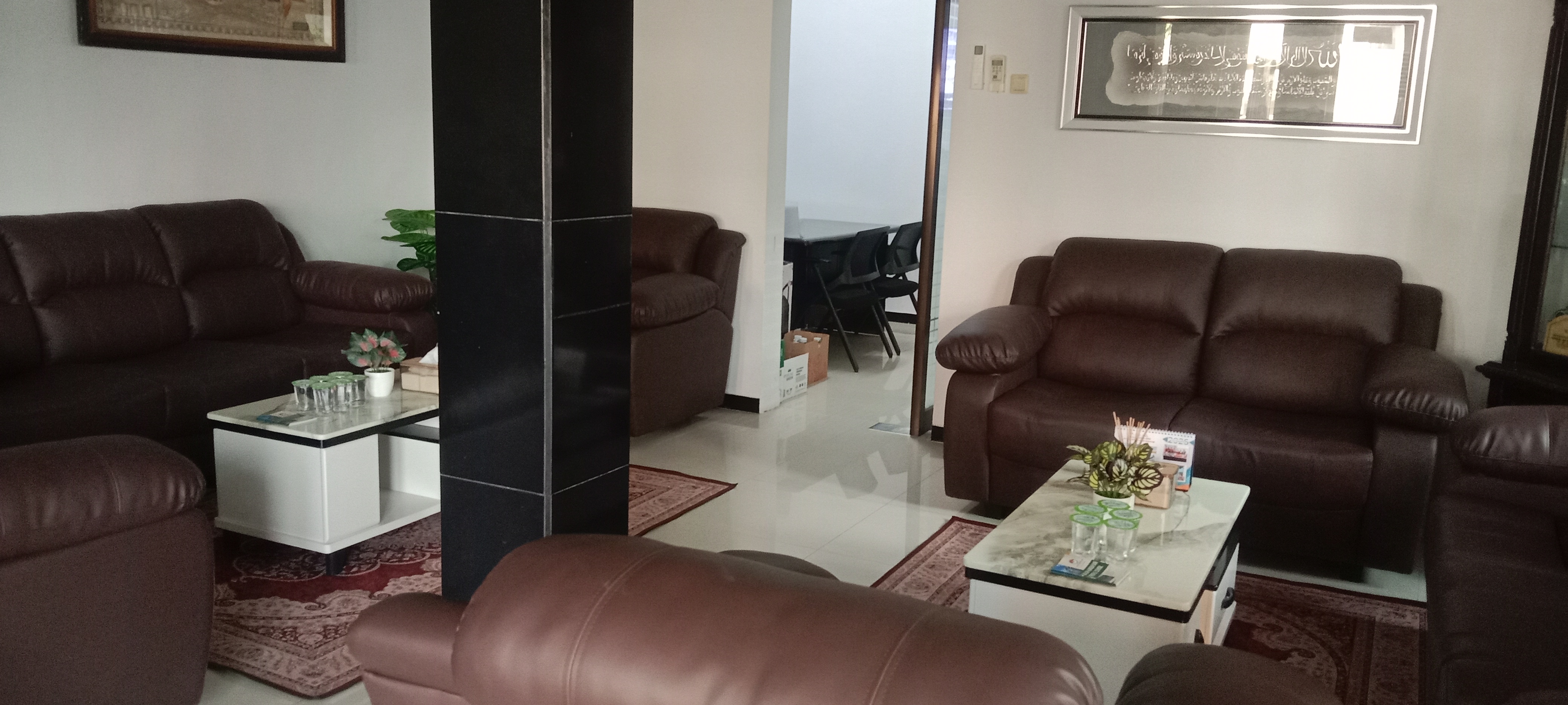 <ol><li>Pembersihan ruang tamu depan, manajemen, i...