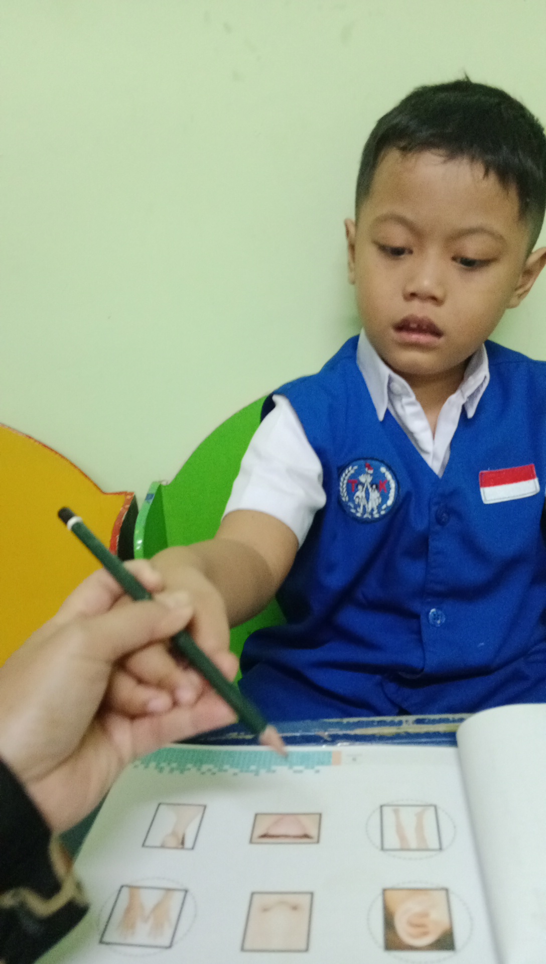 <p>Jam 7.07 sd 7.48  penjemputan siswa di depan ja...
