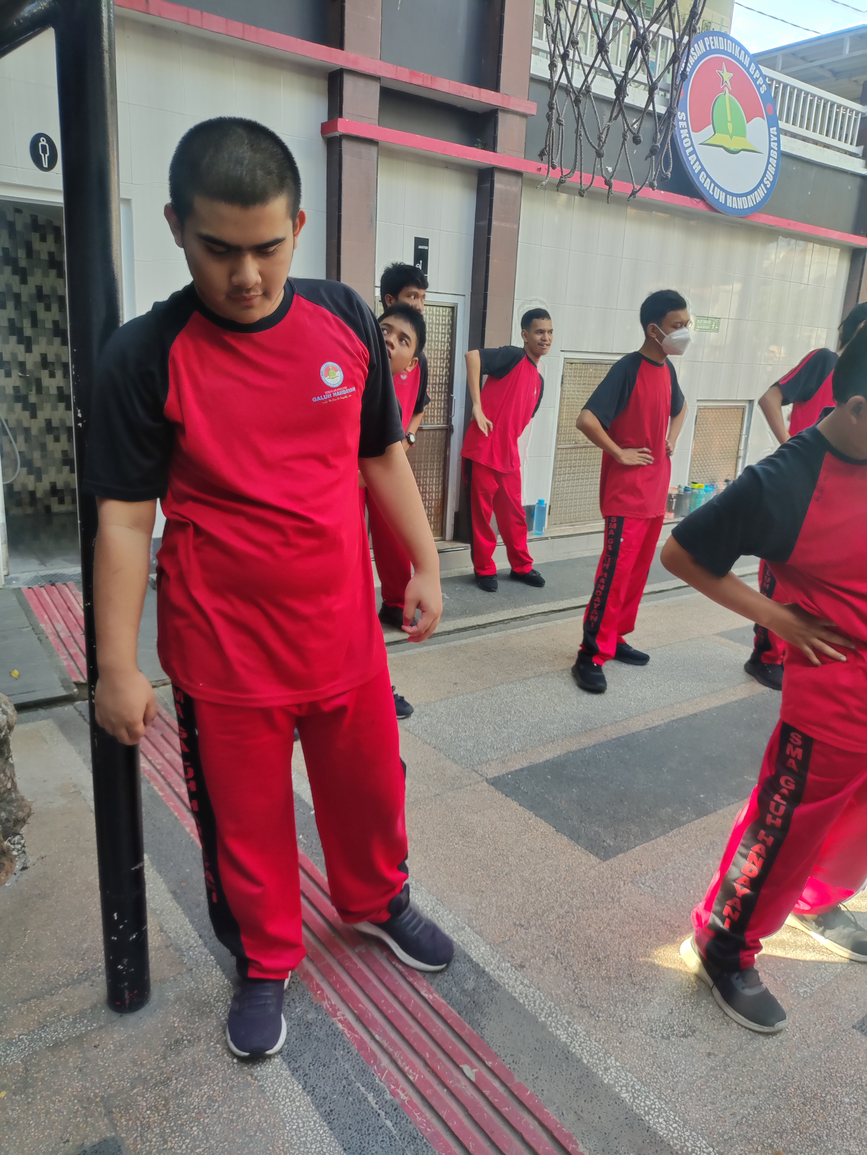 <p>Mendampingi raihan dan kelas 11 olahraga</p>