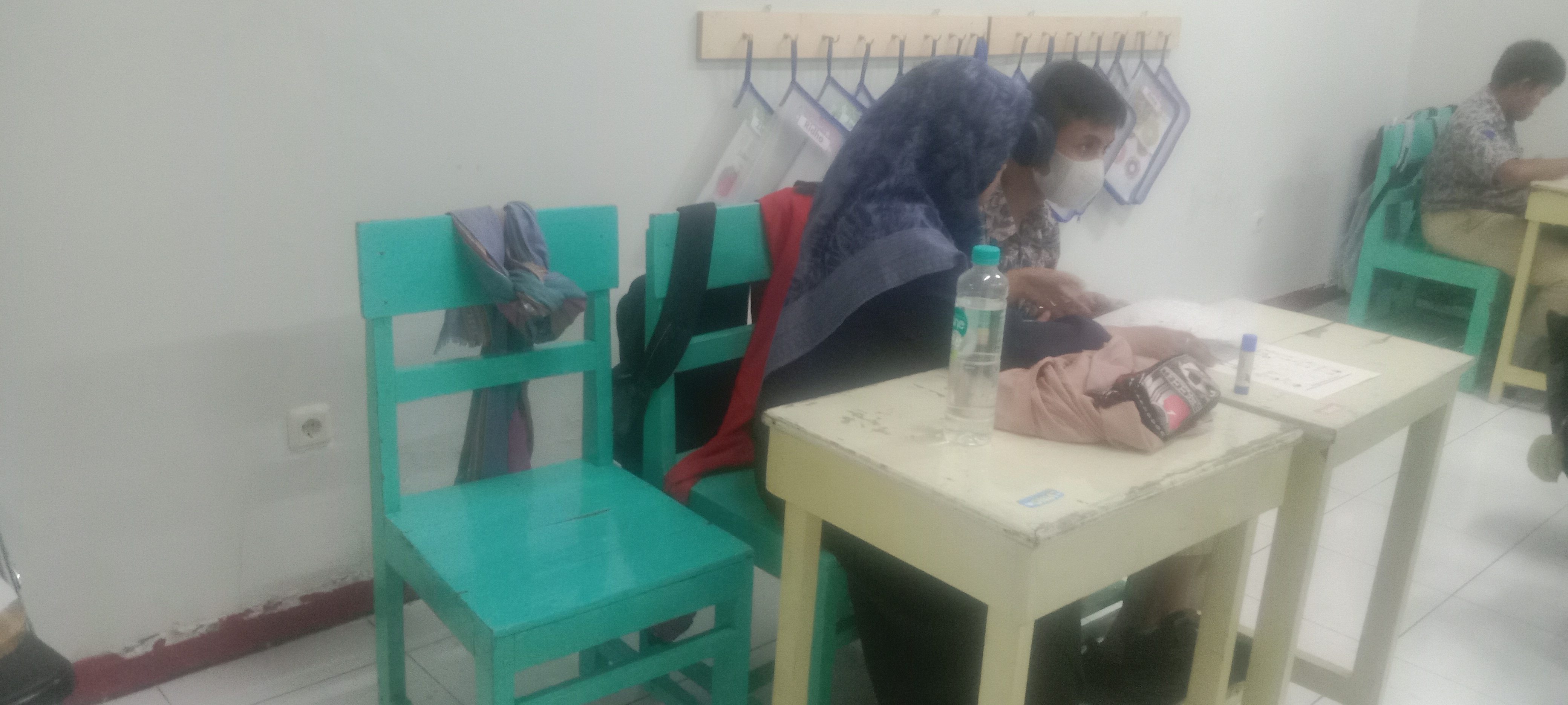 <p>Mengkondisikan siswa SMP a.n Dirham yang tantru...