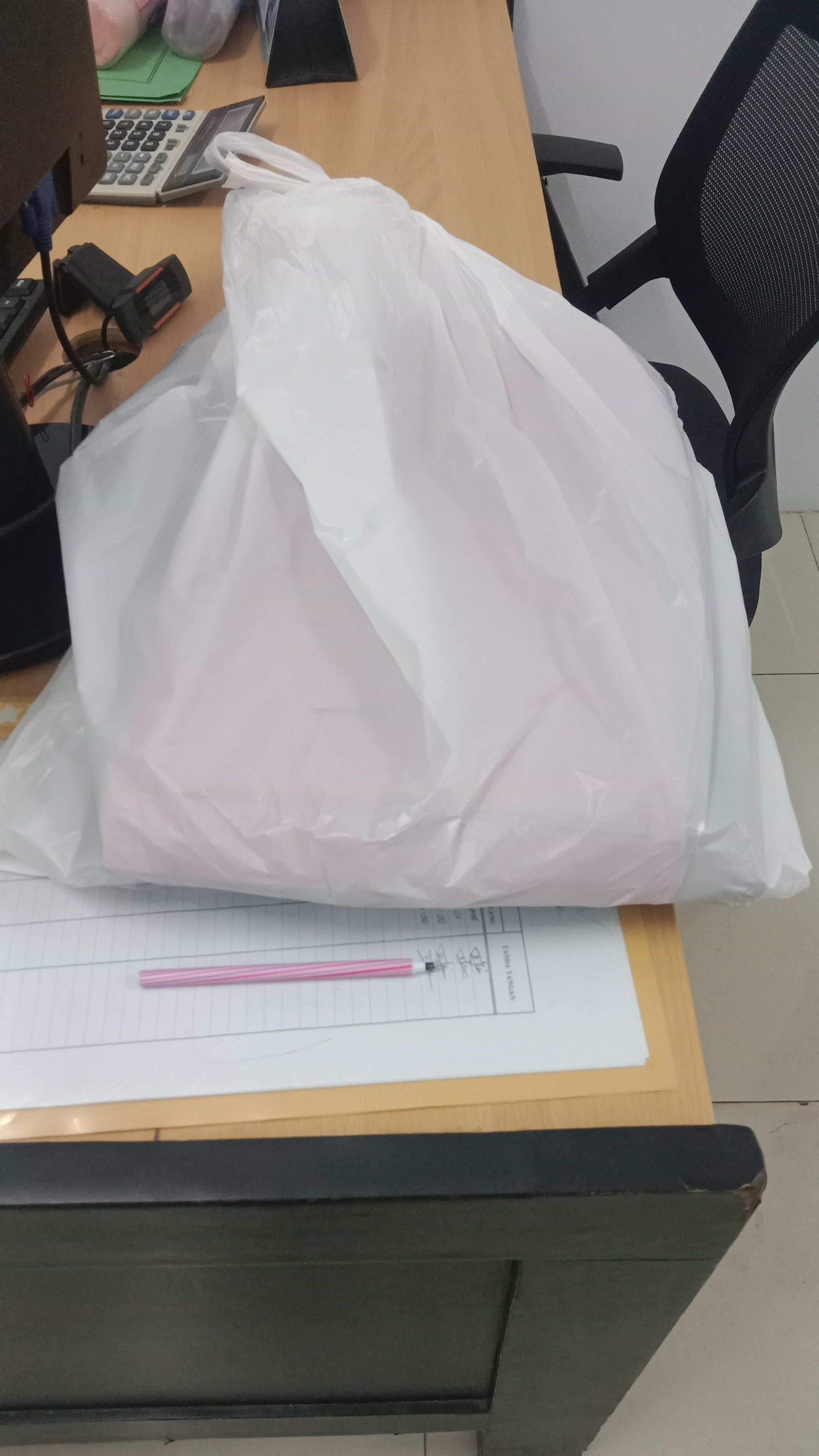 <p>Mengambil ijazah Sabreena di SD Al Irsyad</p>