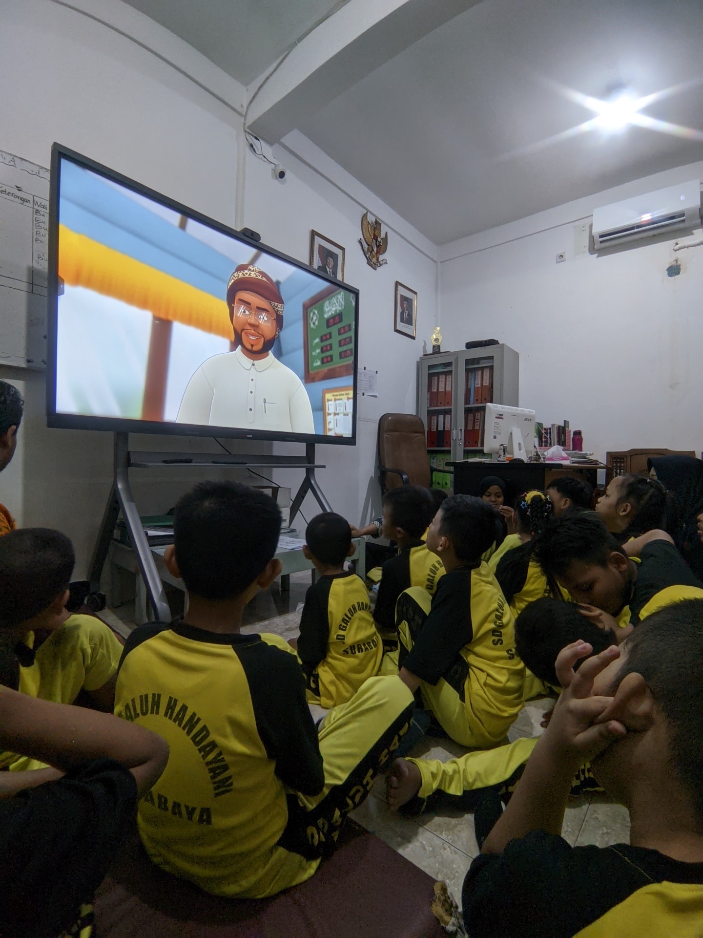 <p>1. olahraga (rintangan bola)</p><p>2. agama isl...