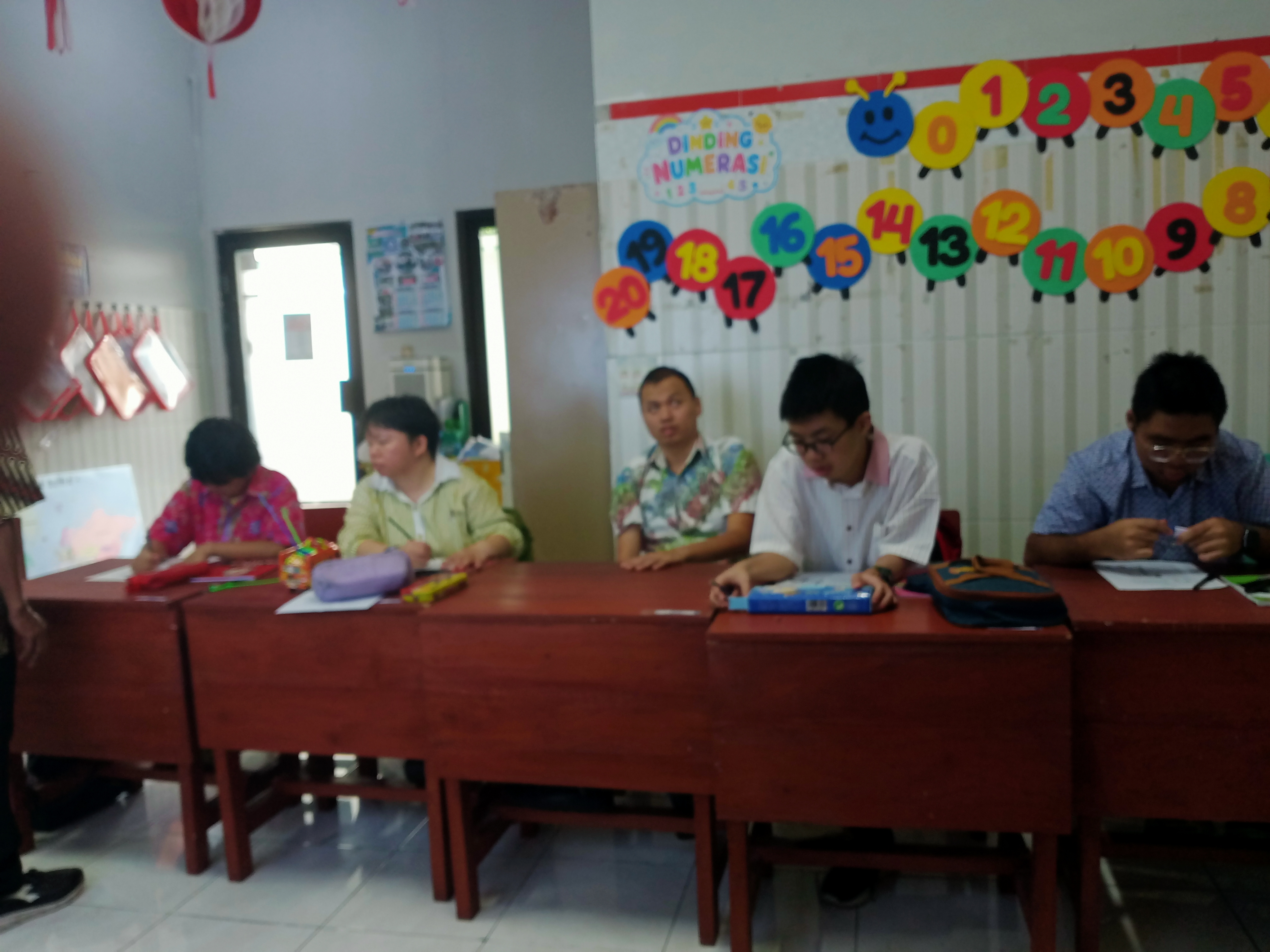 <p>Saya mendampingi anak-anak agama kristen dan di...