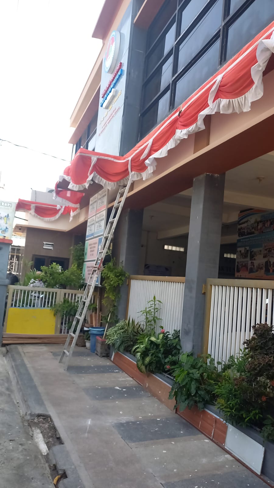 <ol><li>Pemasangan umbul-umbul peringatan HUT RI</...