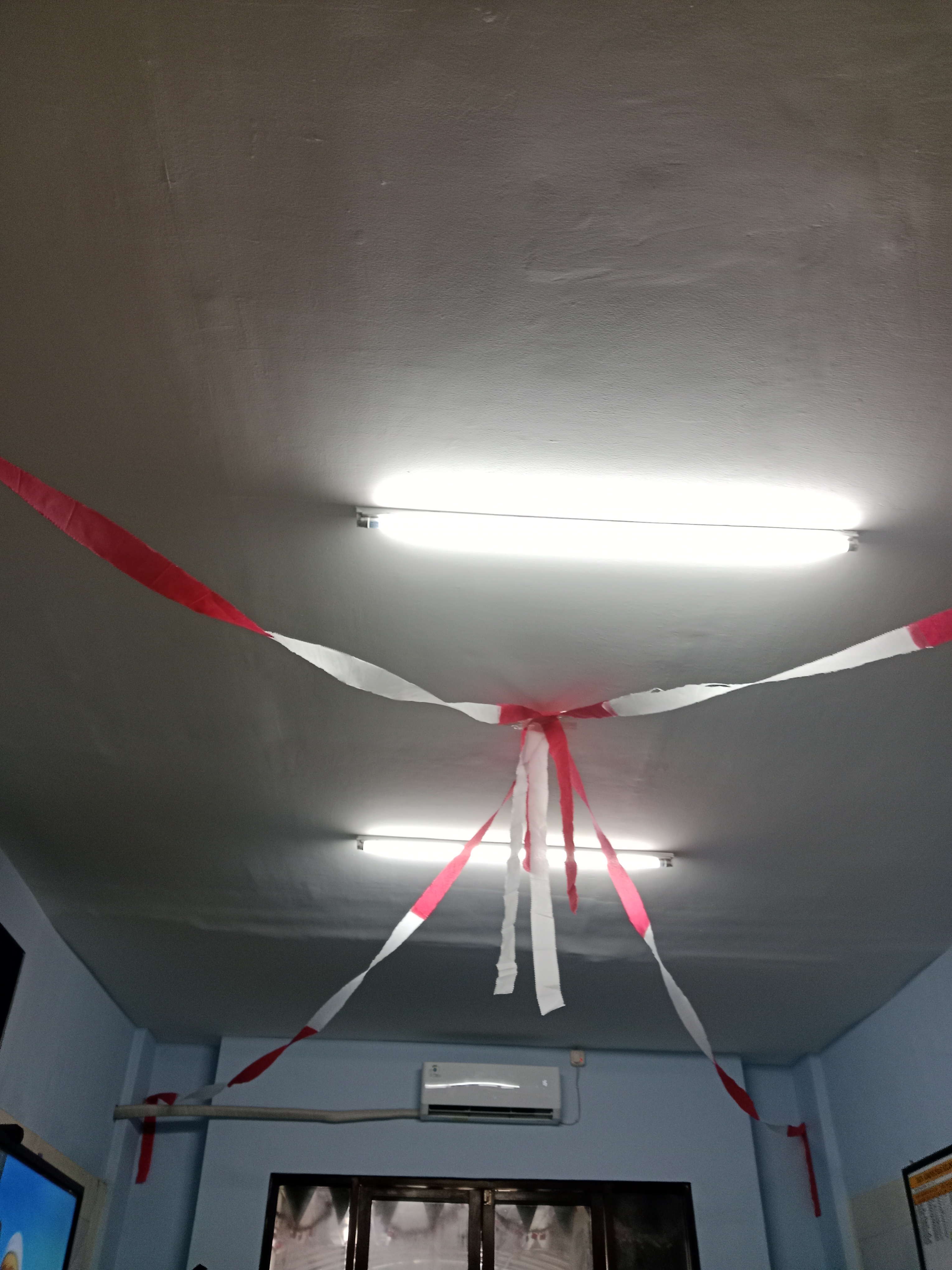 <p>Melanjutkan  kegiatan tpa sambil memasang  umbu...