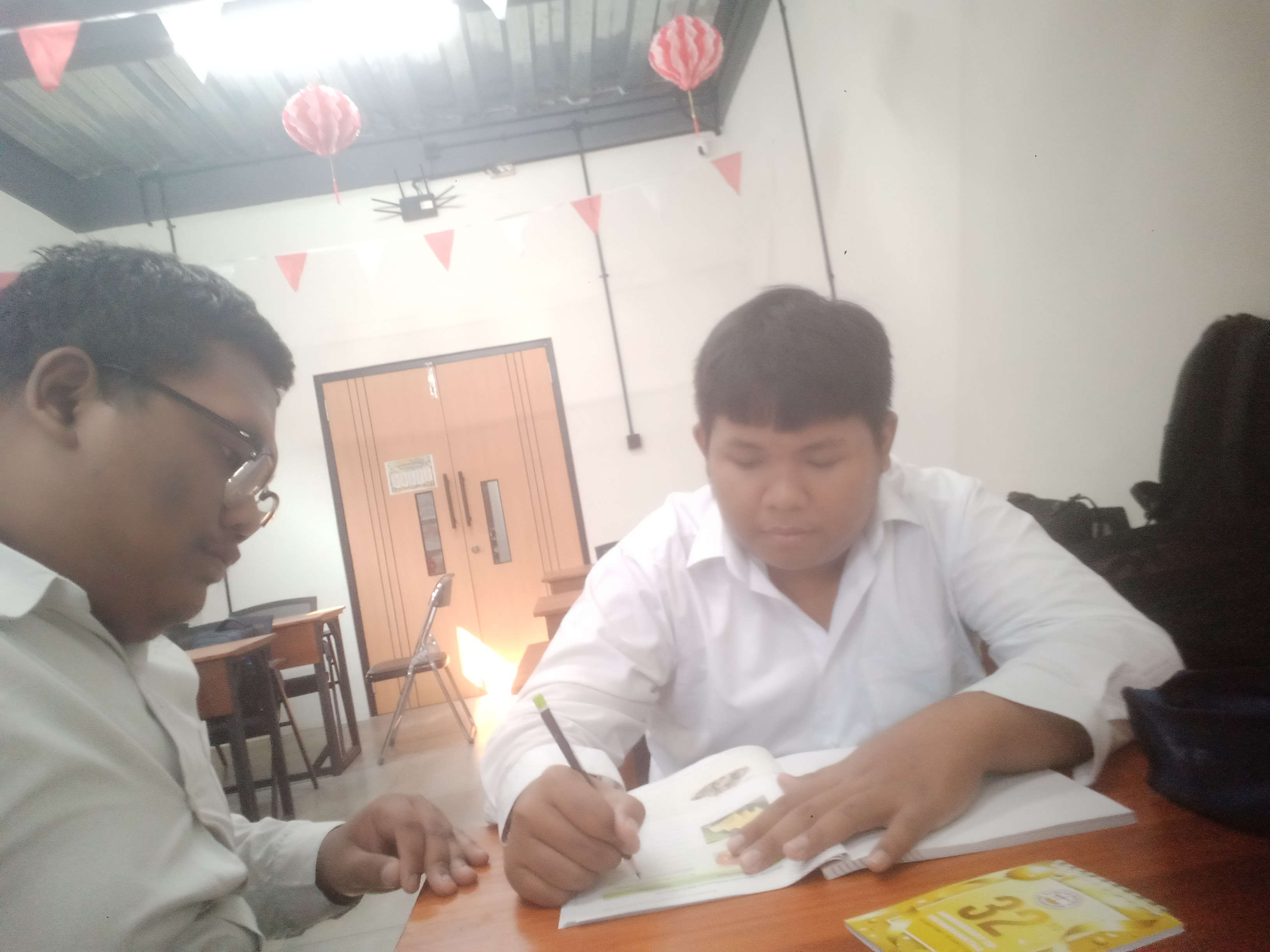 <p>Hari ini saya mendampingi Raka untuk mengerjaka...