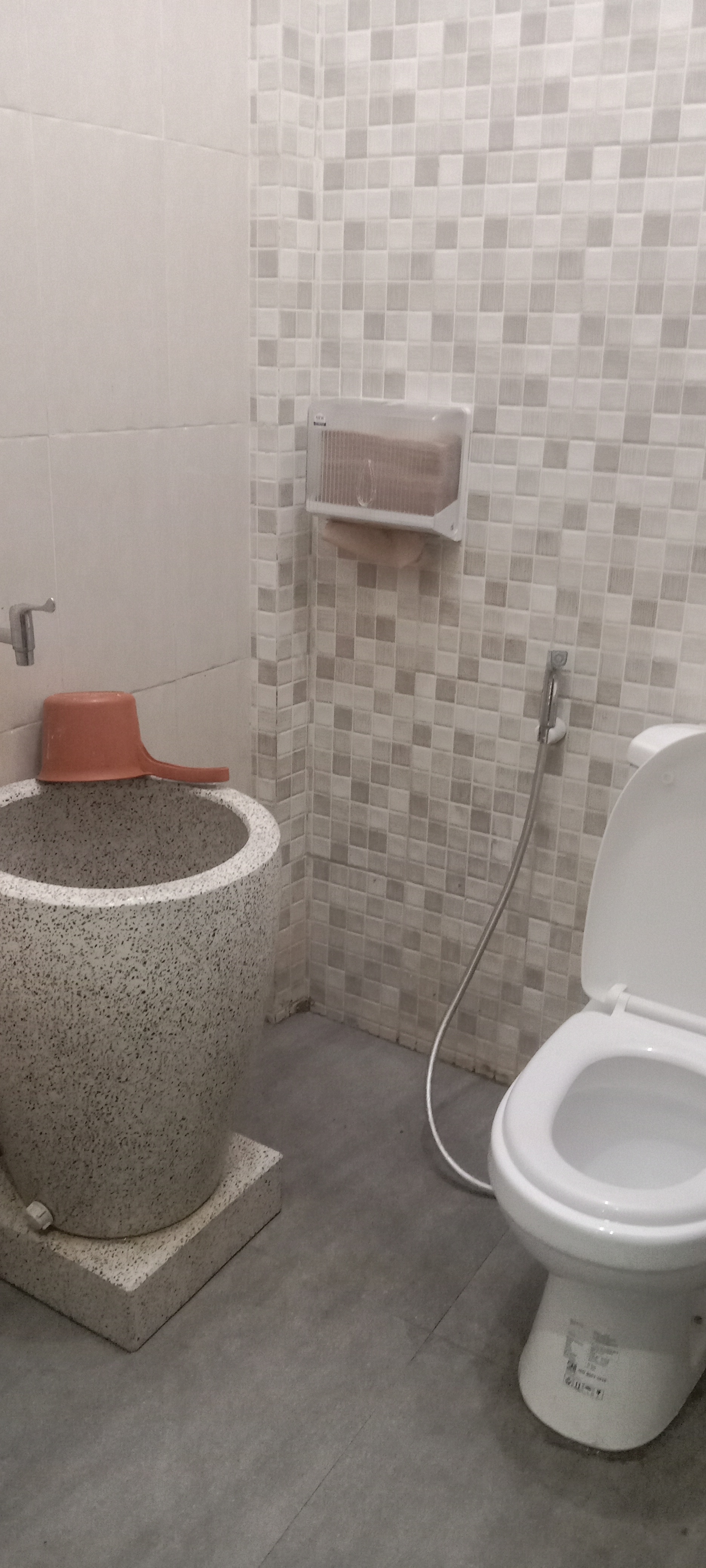 <ol><li>Pemasangan kotak tissu toilet SD belakang...