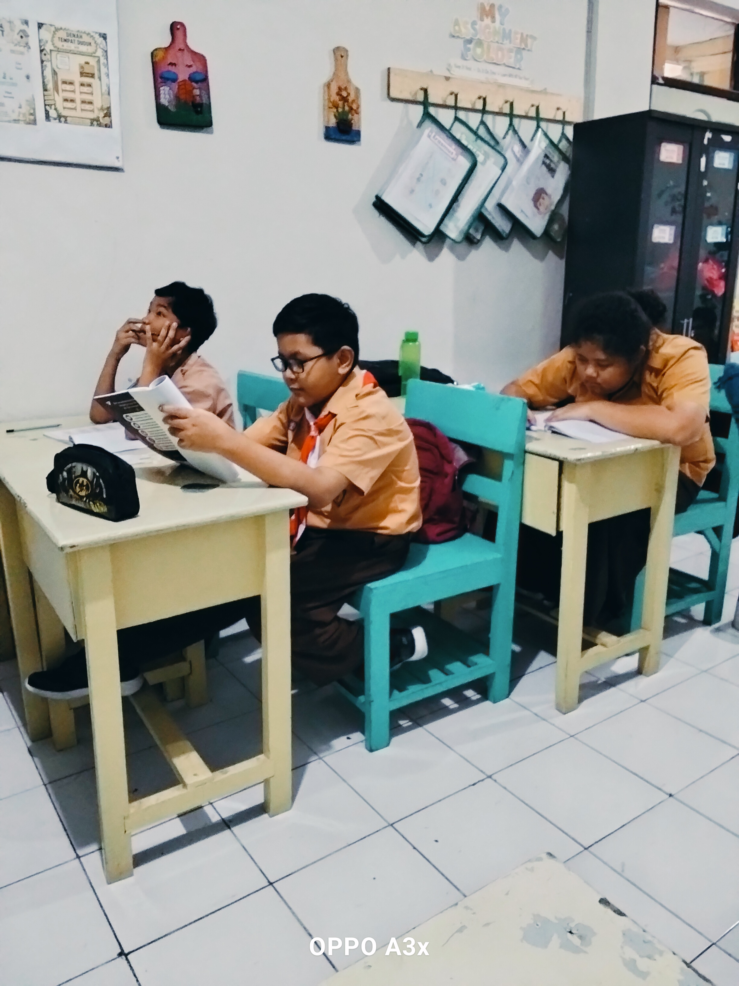 <p>Apel pagi,,, berdoa,,, mendampingi anak-anak sa...