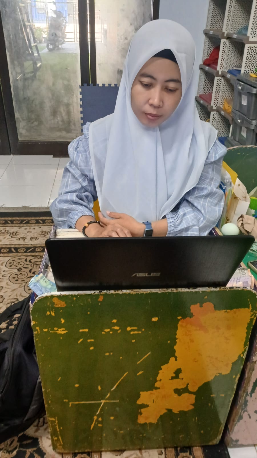 <p>Mengerjakan bks, membuat PR</p>