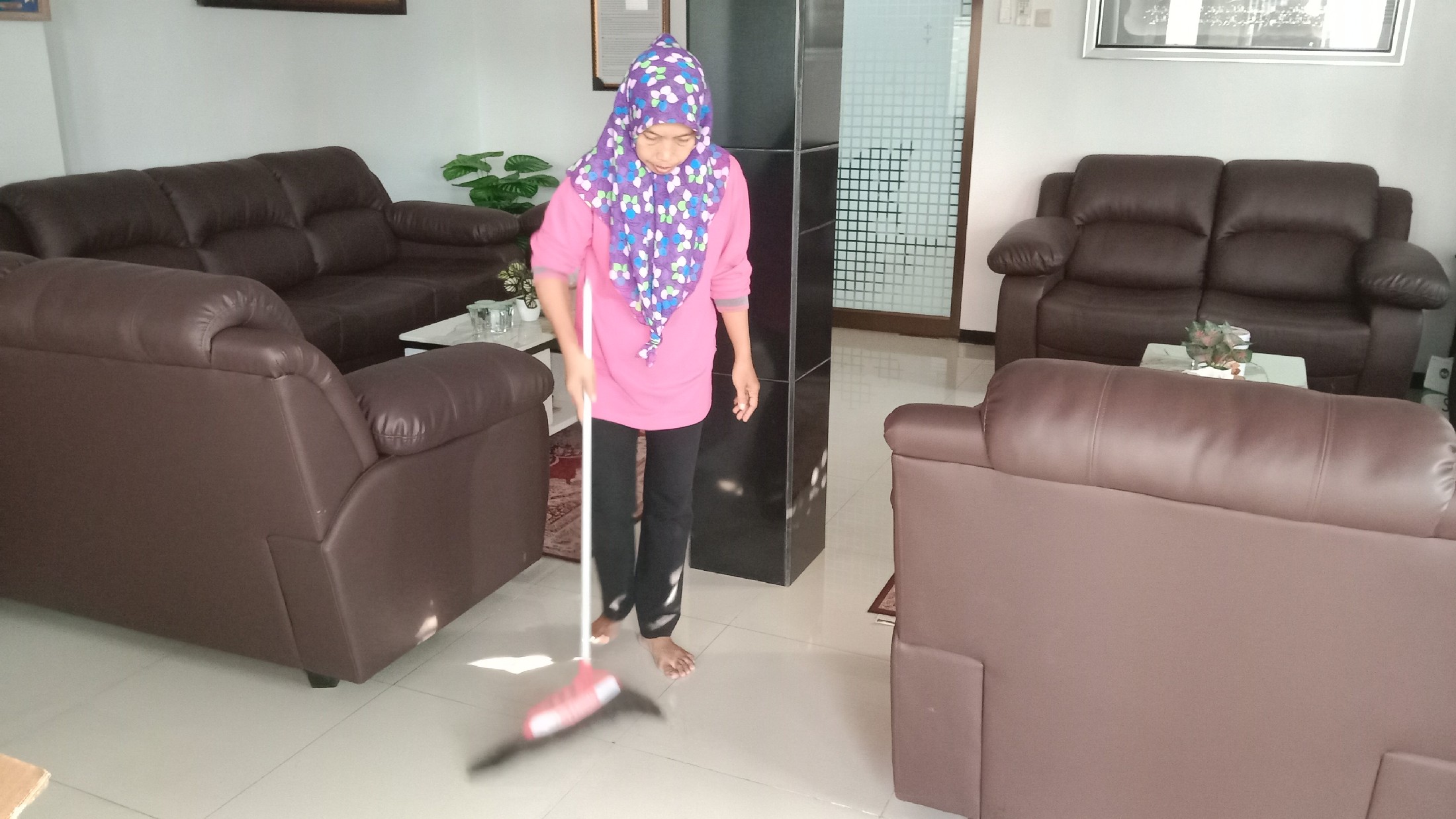 <ol>
<li>Persiapan sound system untuk apel pagi</l...