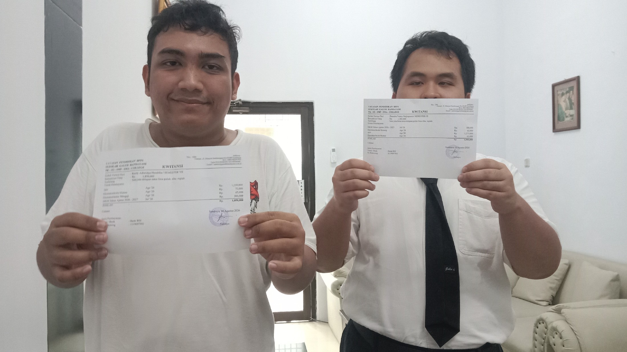 <ol>
<li>Melayani pembayaran tunai dan transfer ba...